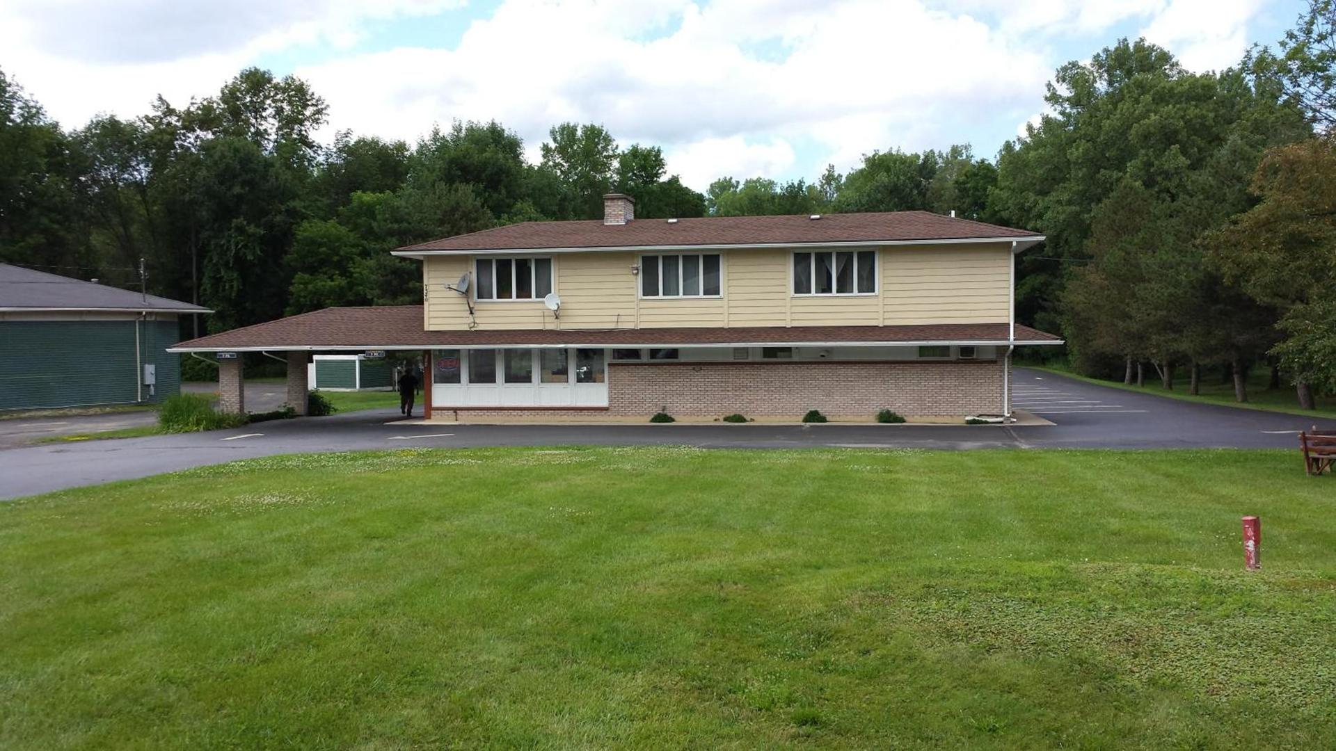 Budget Inn Fairport photo 3
