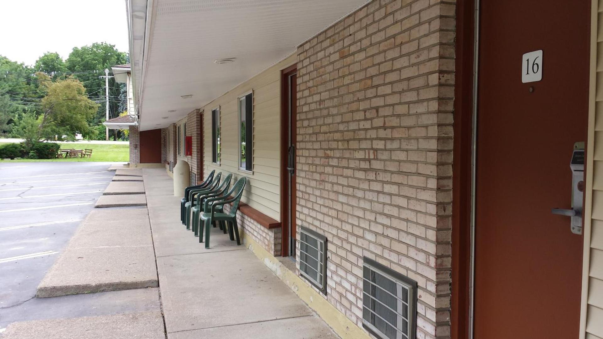 Budget Inn Fairport photo 7