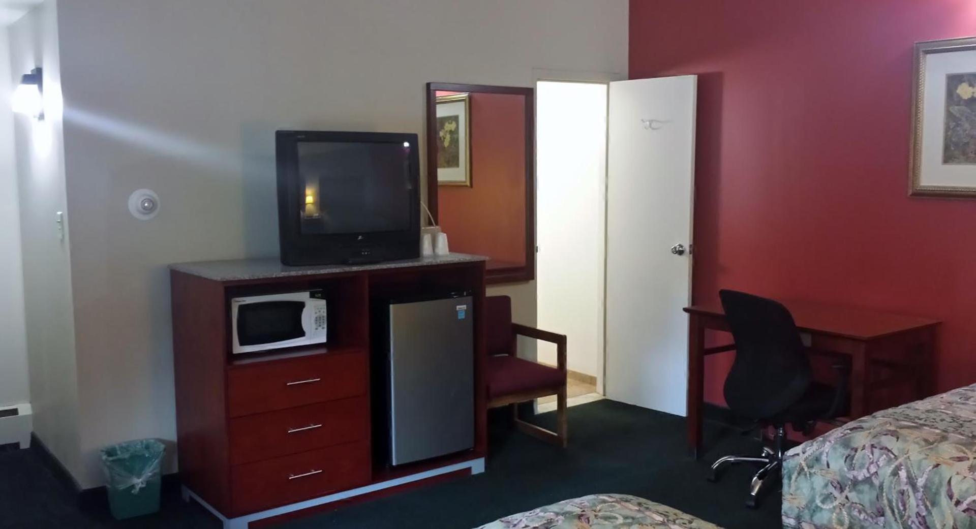 Budget Inn Fairport photo 21