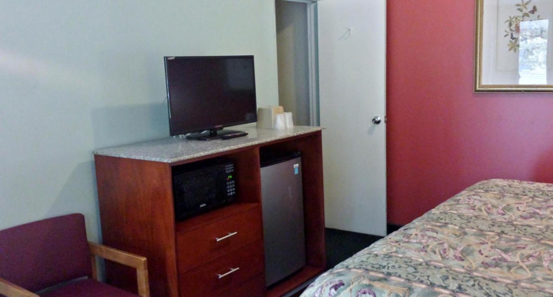 Budget Inn Fairport photo 17