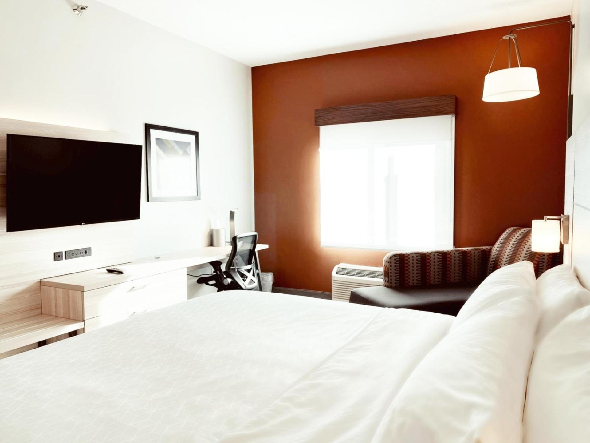 Holiday Inn Express Hotel & Suites Logansport by IHG photo 12