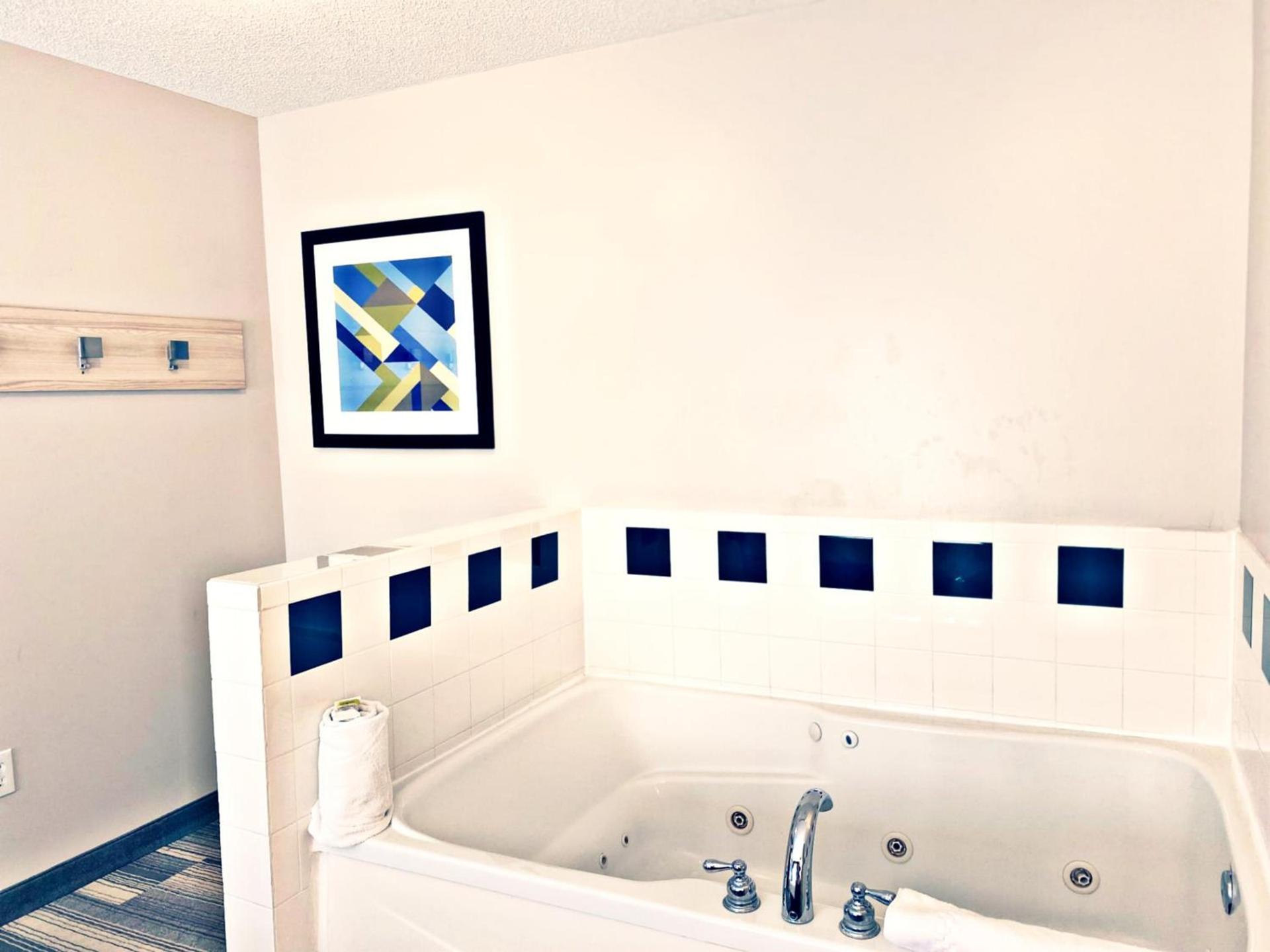 Holiday Inn Express Hotel & Suites Logansport by IHG photo 13