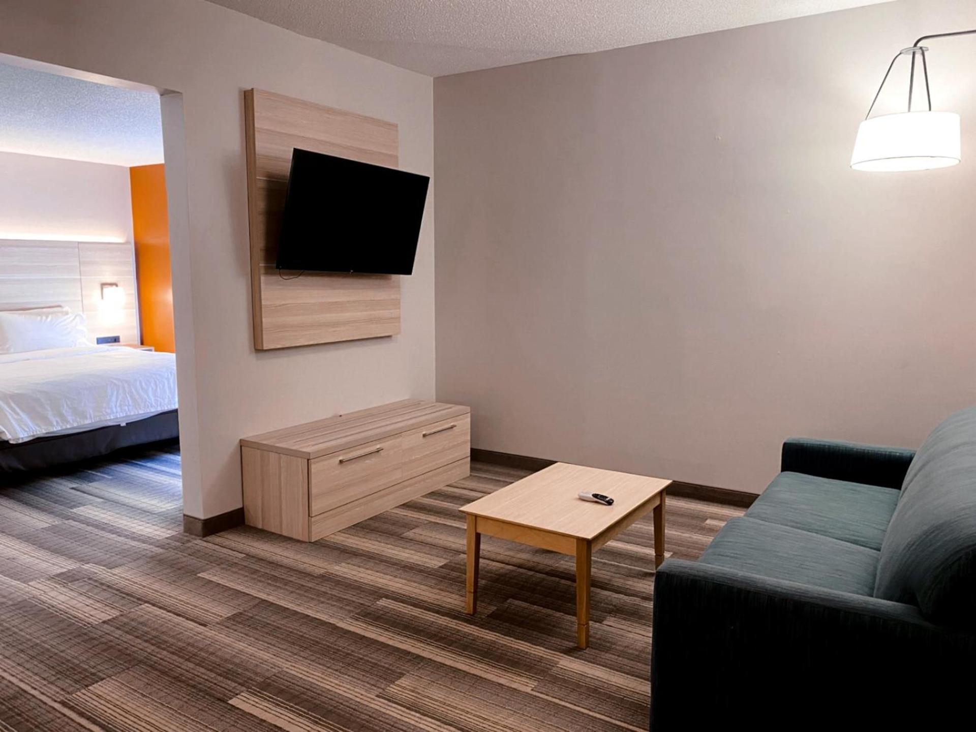 Holiday Inn Express Hotel & Suites Logansport by IHG photo 21