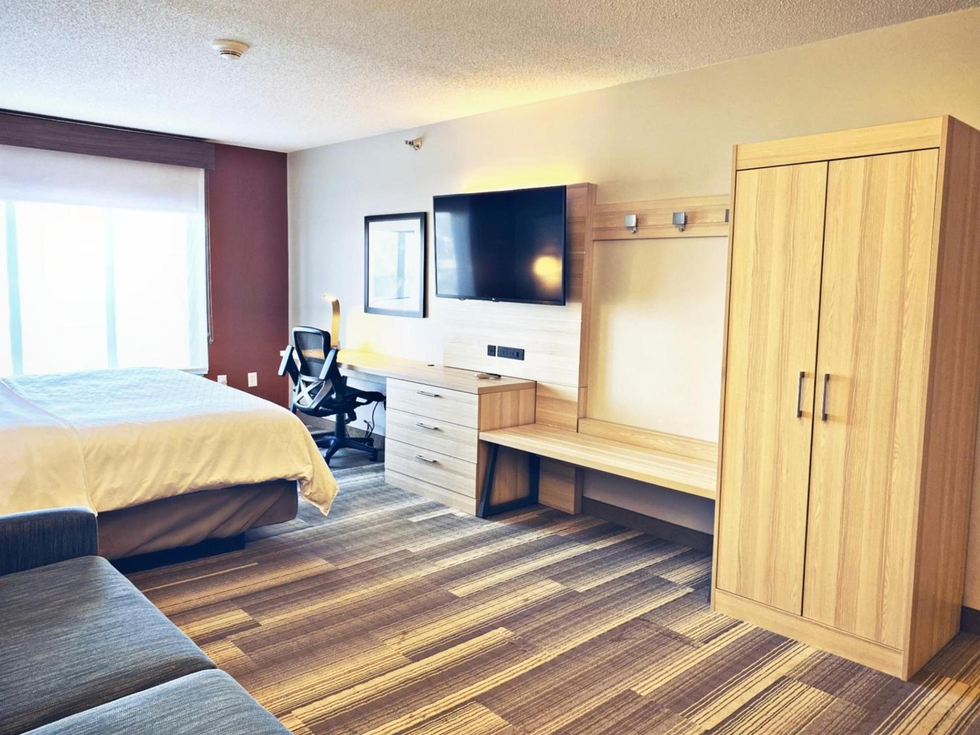 Holiday Inn Express Hotel & Suites Logansport by IHG photo 28