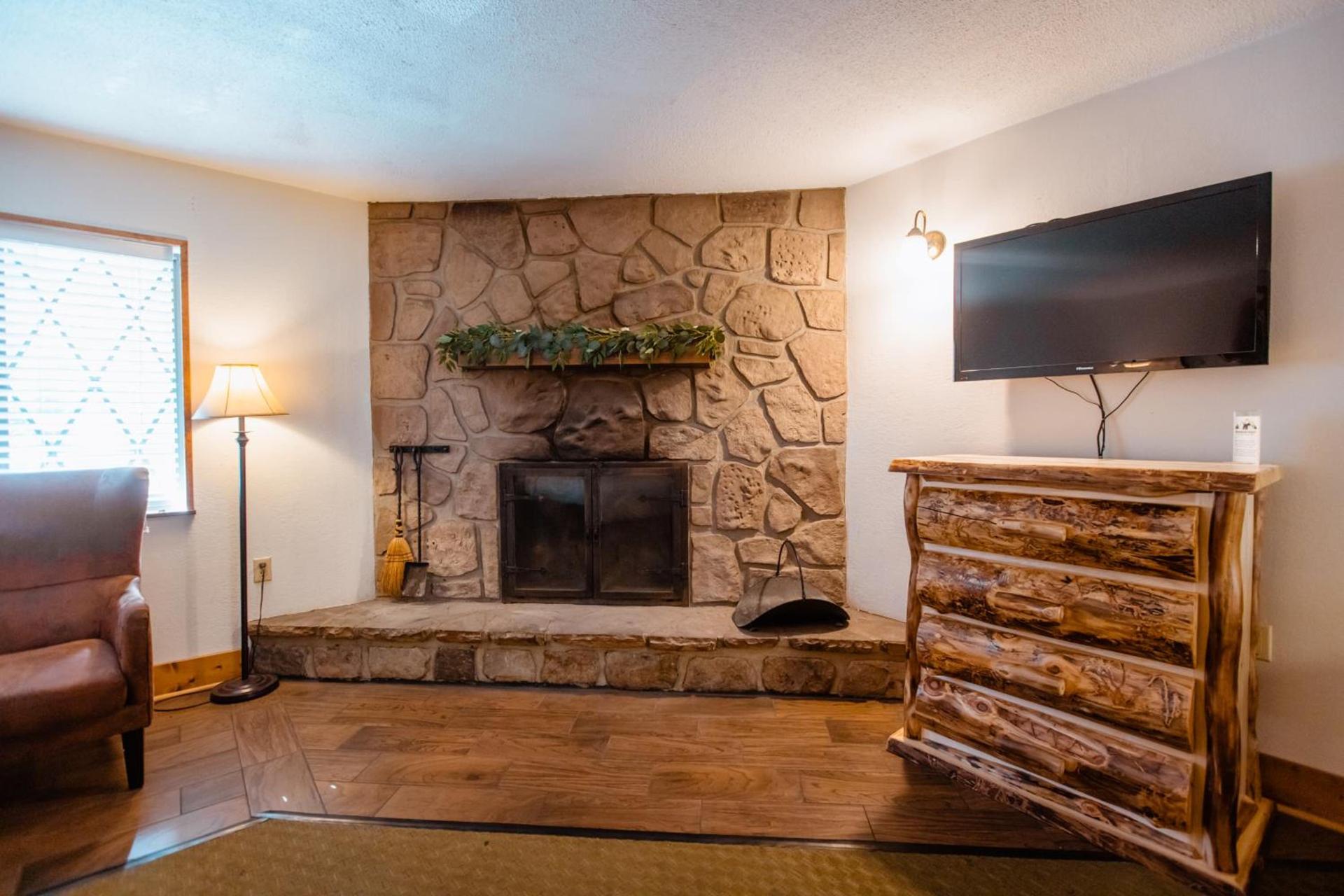 Brookside Lodge - Gatlinburg - On the River photo 89