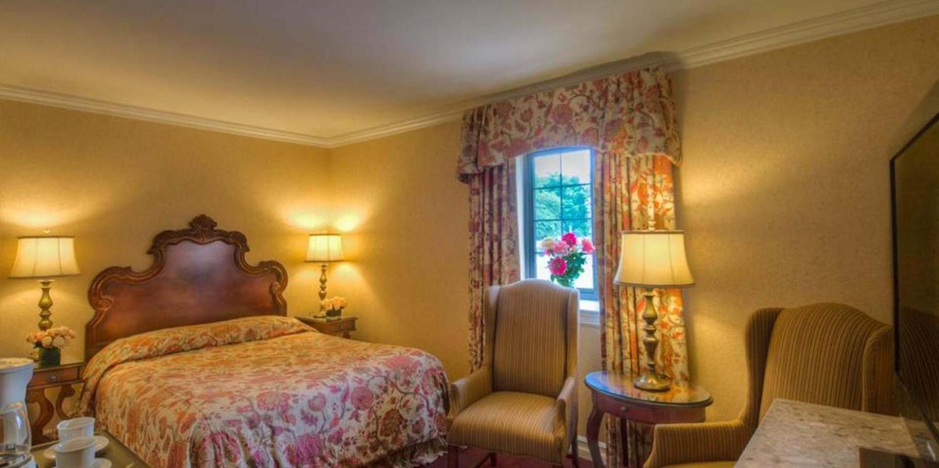 Red Coach Inn photo 15
