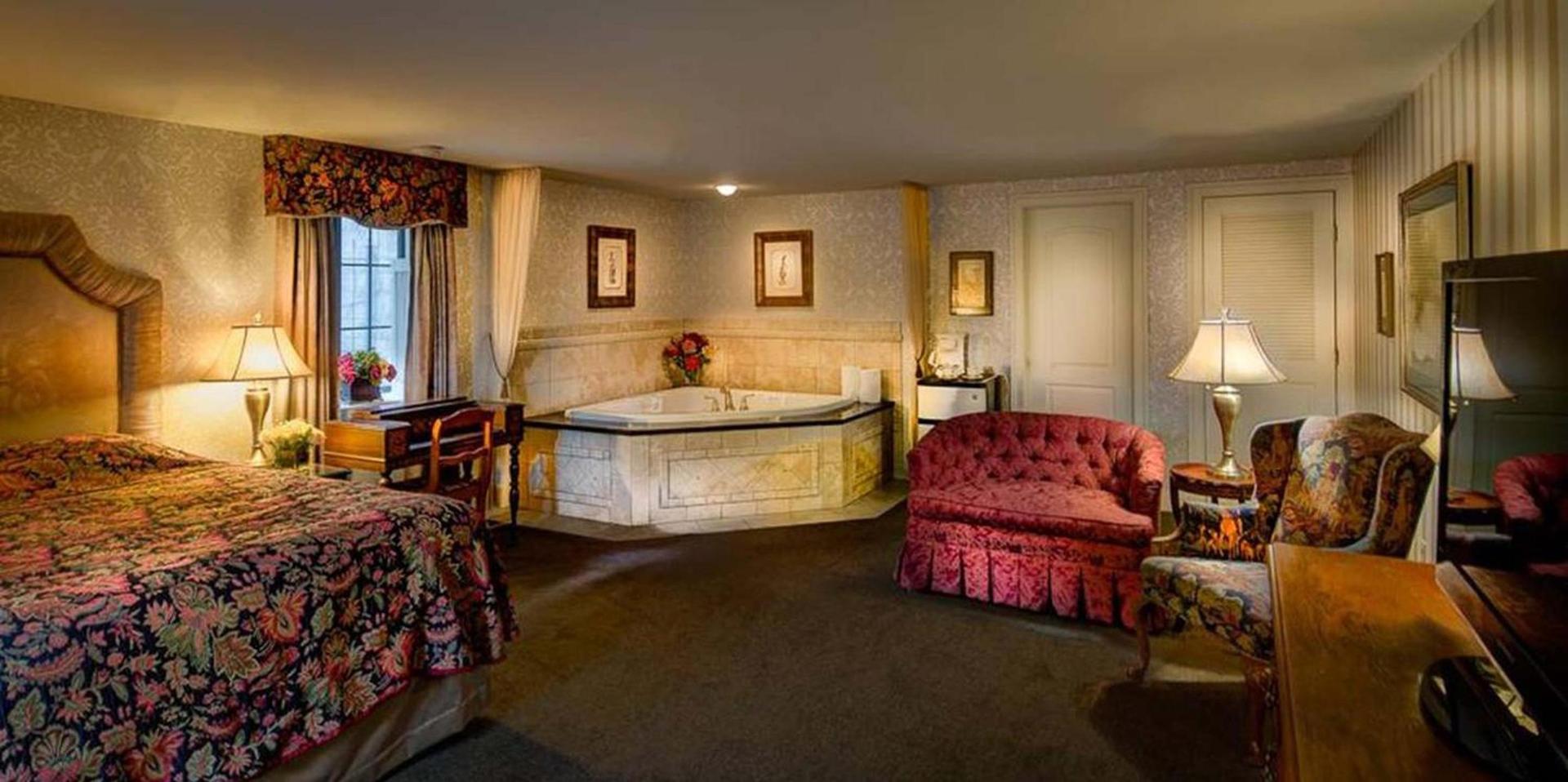 Red Coach Inn photo 29