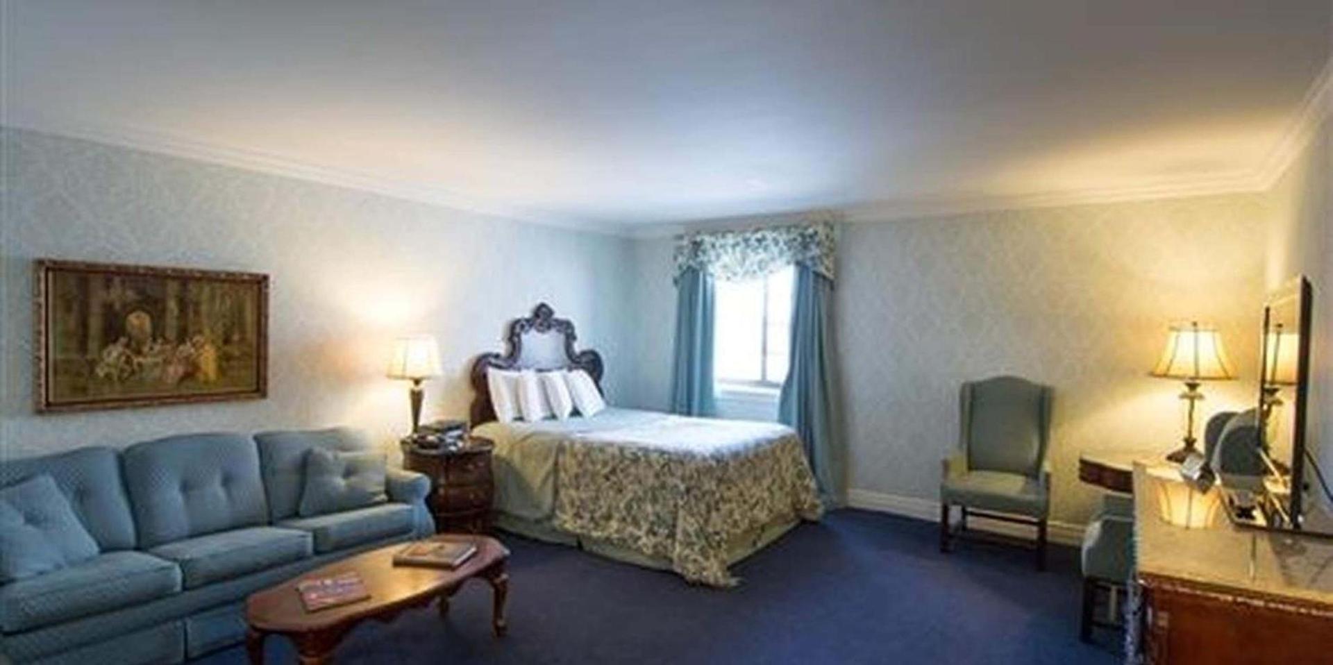Red Coach Inn photo 35