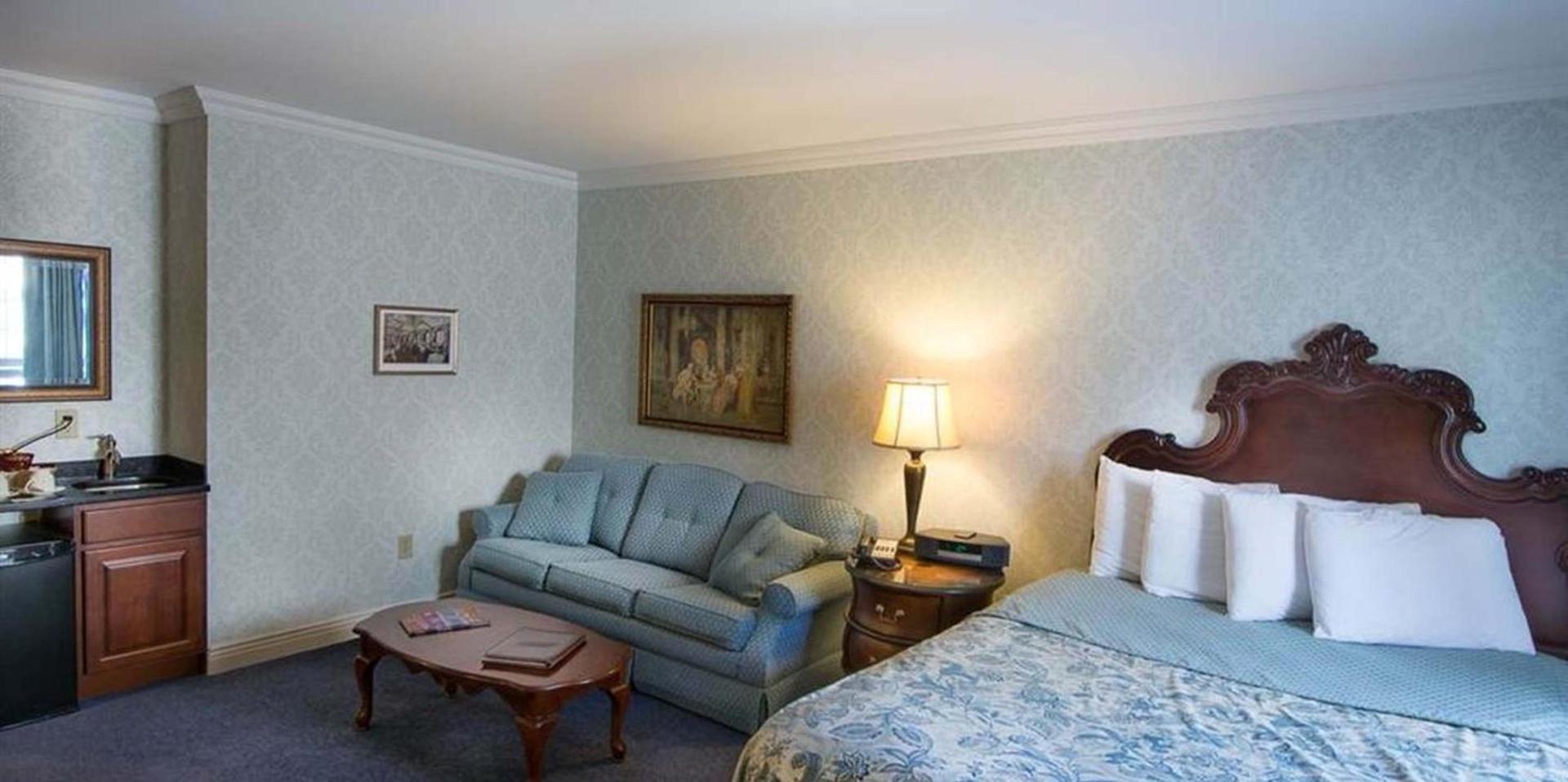 Red Coach Inn photo 37