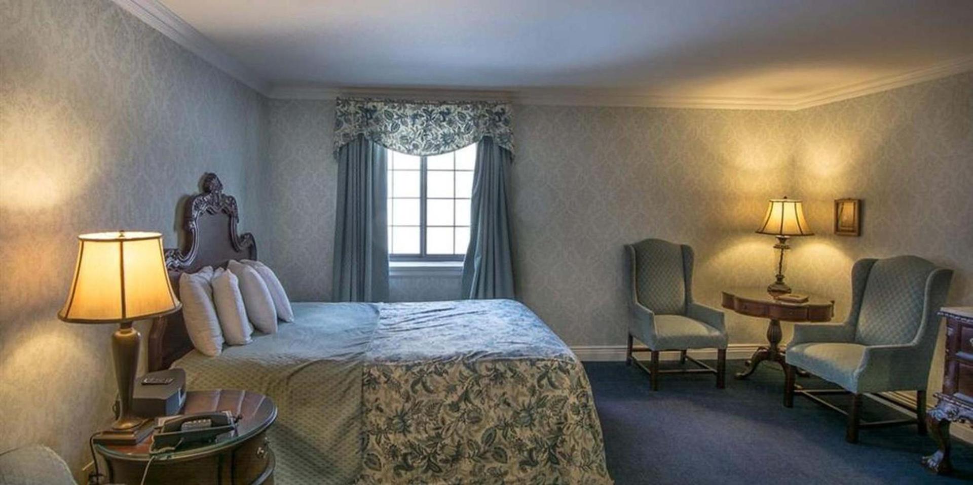 Red Coach Inn photo 36