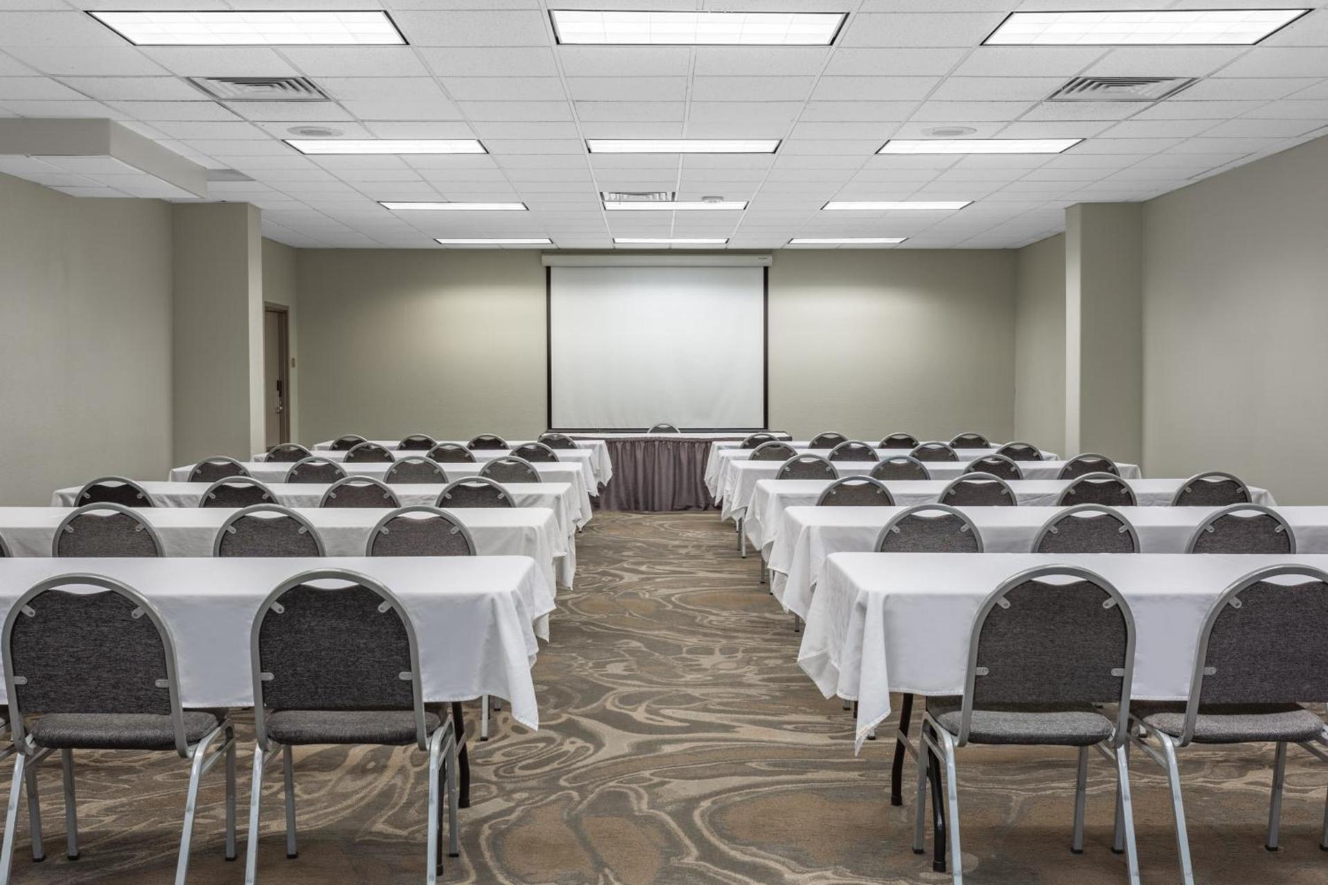 Holiday Inn Rockford I-90&Rt 20 State St by IHG photo 43