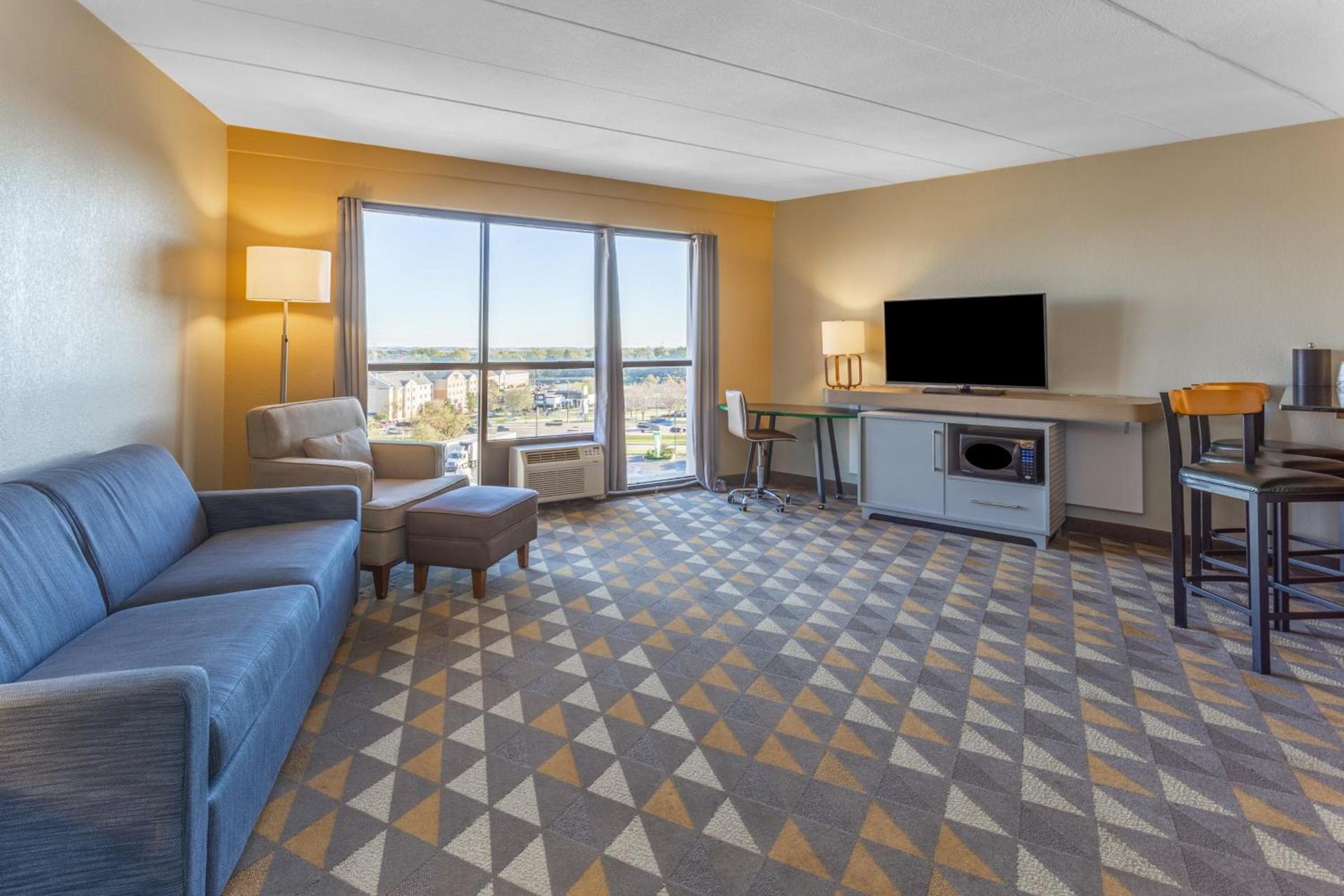 Holiday Inn Rockford I-90&Rt 20 State St by IHG photo 30