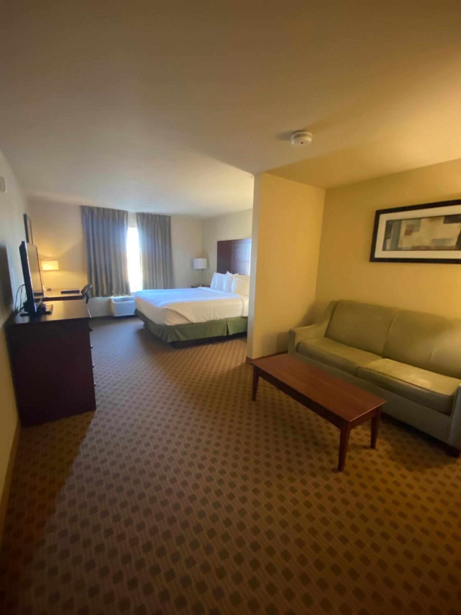 Cobblestone Hotel & Suites - Broken Bow photo 47