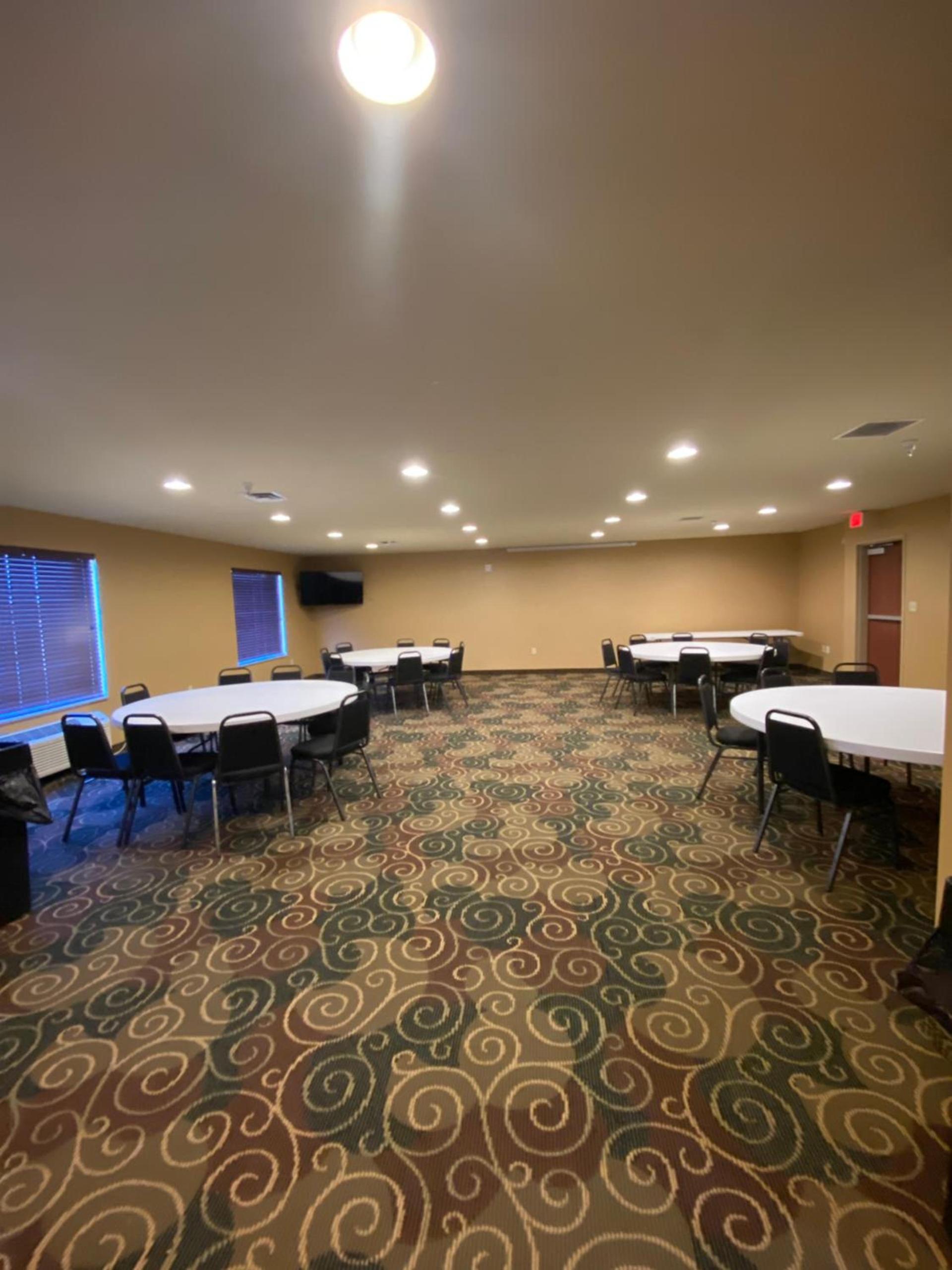 Cobblestone Hotel & Suites - Broken Bow photo 28