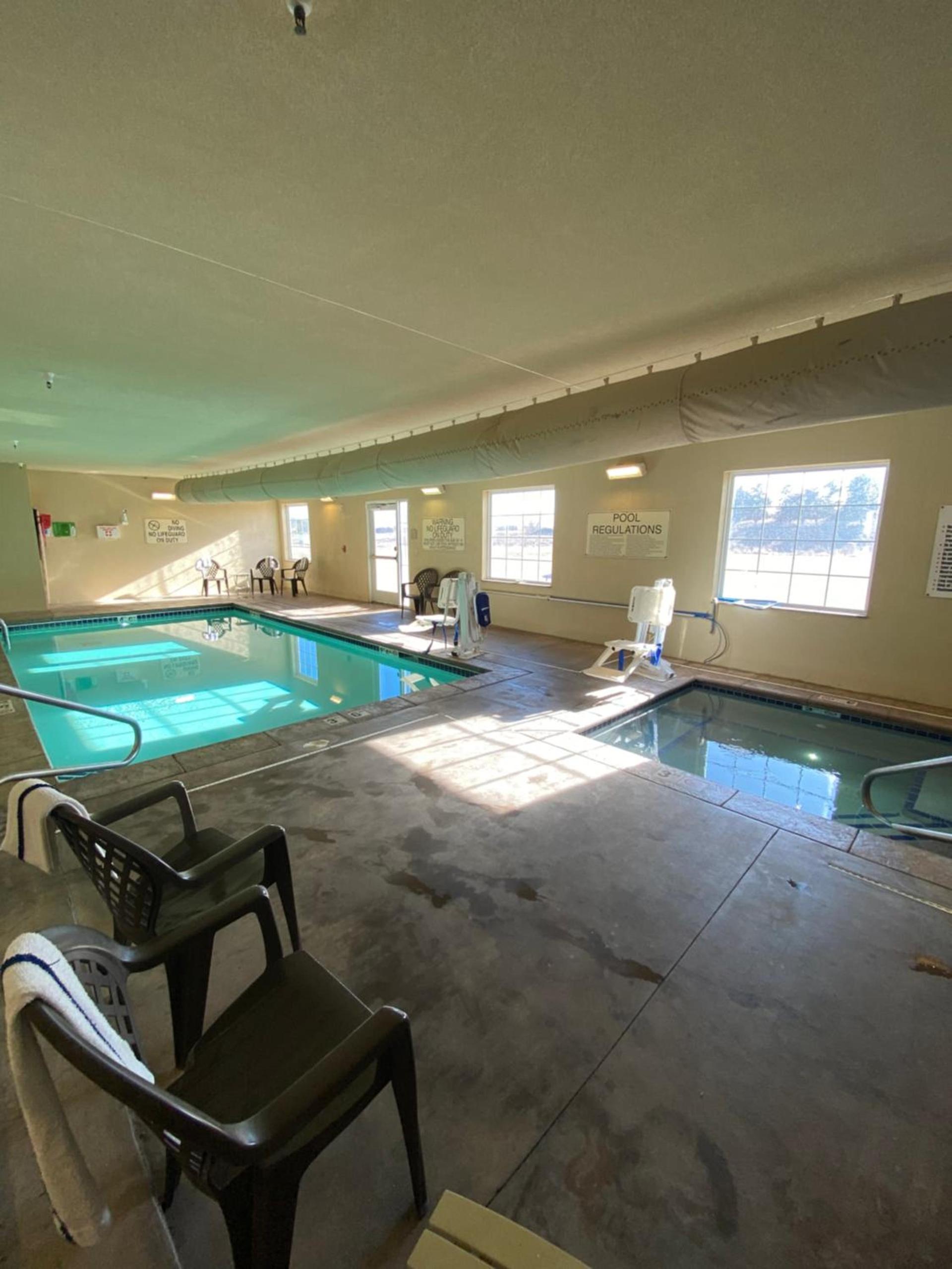 Cobblestone Hotel & Suites - Broken Bow photo 6