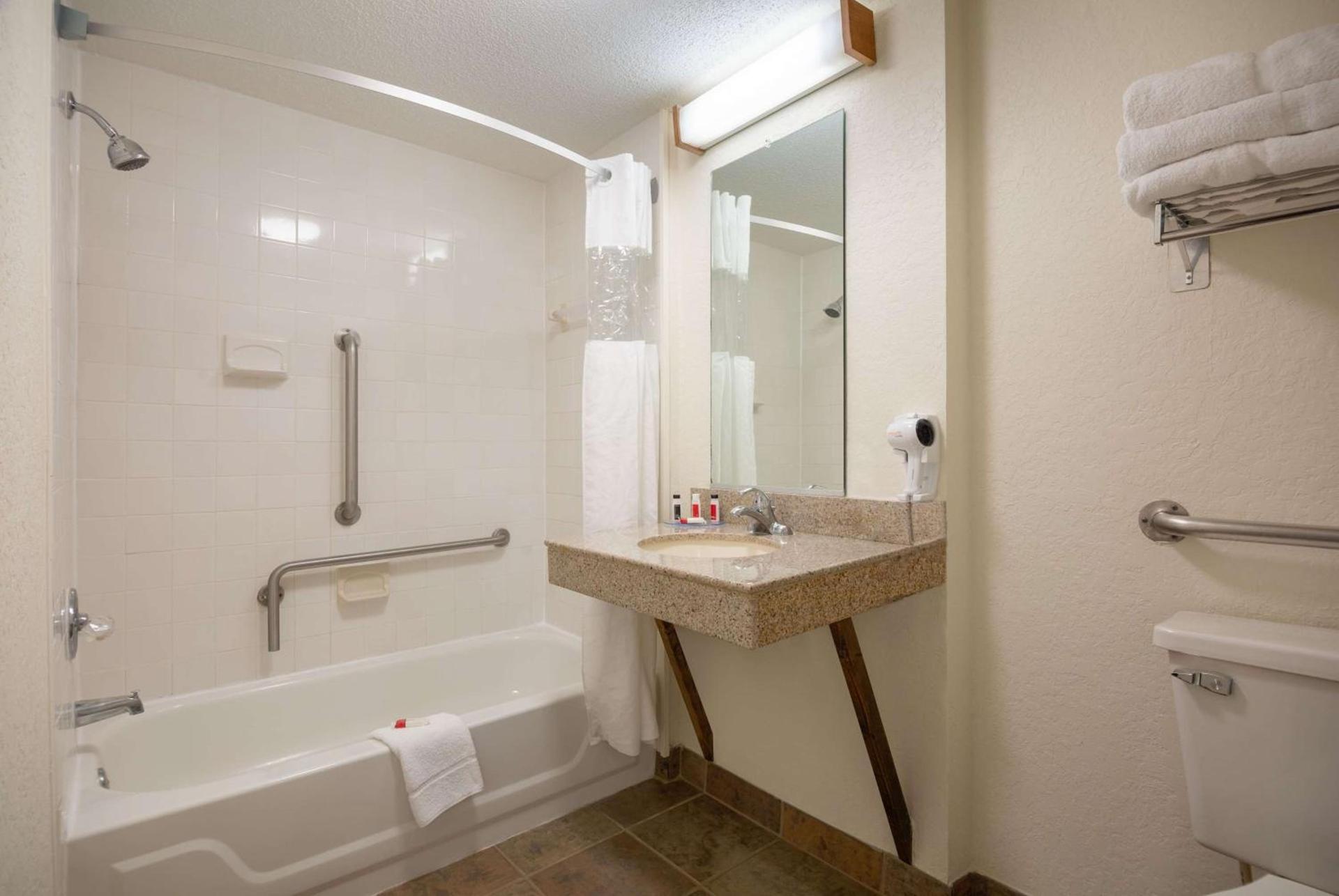 Travelodge by Wyndham Outer Banks/Kill Devil Hills photo 20