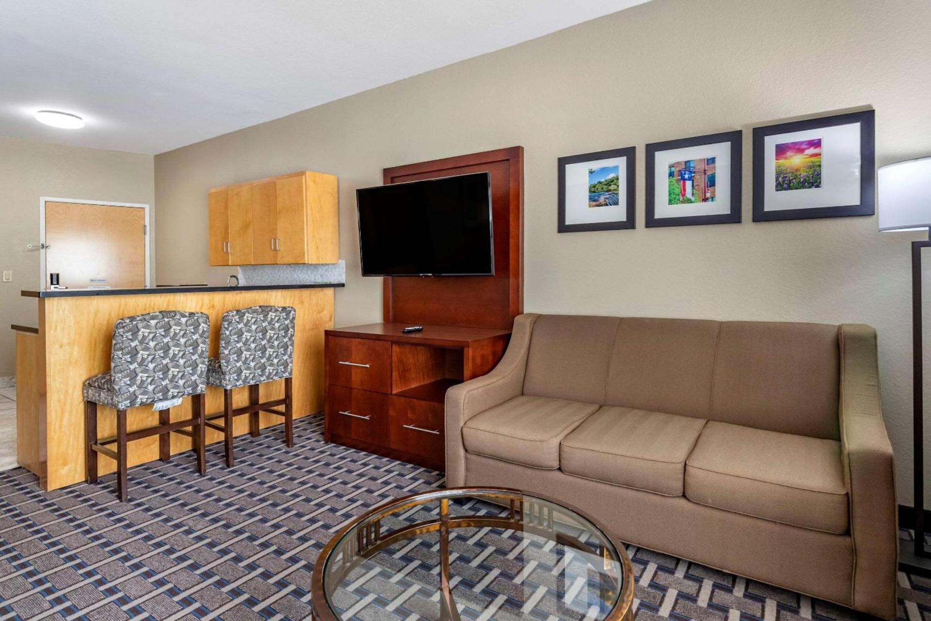 Comfort Suites Georgetown photo 11