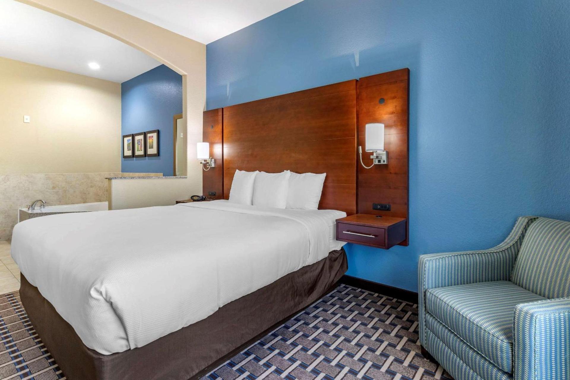 Comfort Suites Georgetown photo 18