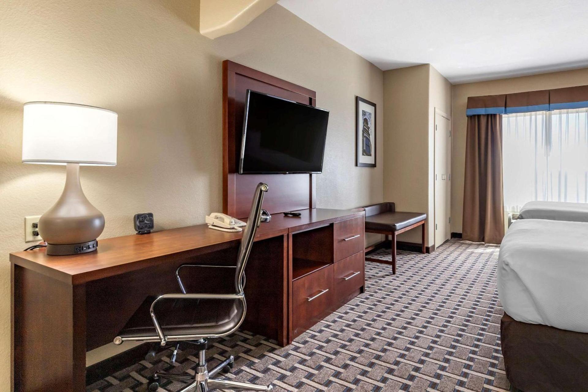 Comfort Suites Georgetown photo 22