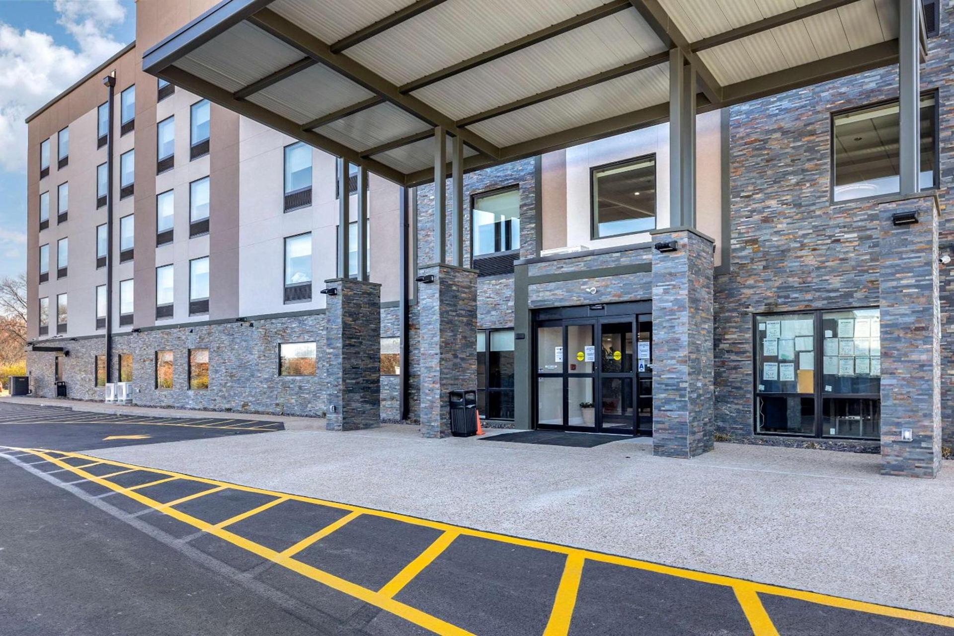 Comfort Suites St Louis - Sunset Hills photo 2