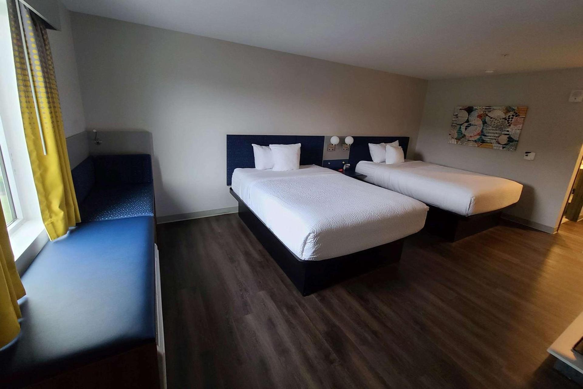 Microtel Inn & Suites by Wyndham Milford photo 5