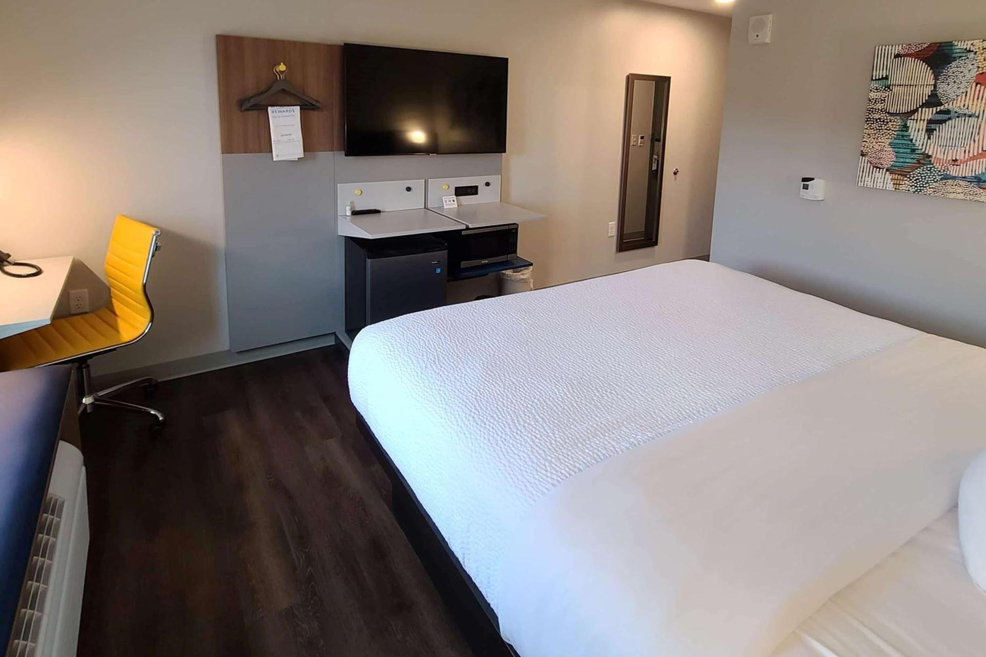 Microtel Inn & Suites by Wyndham Milford photo 4