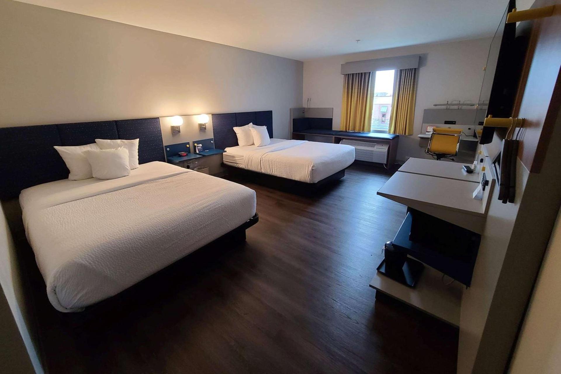 Microtel Inn & Suites by Wyndham Milford photo 8