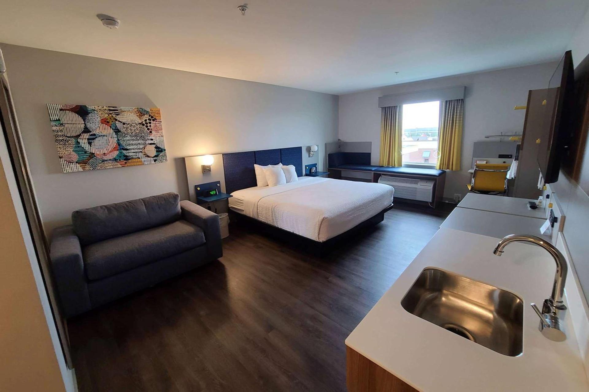 Microtel Inn & Suites by Wyndham Milford photo 10