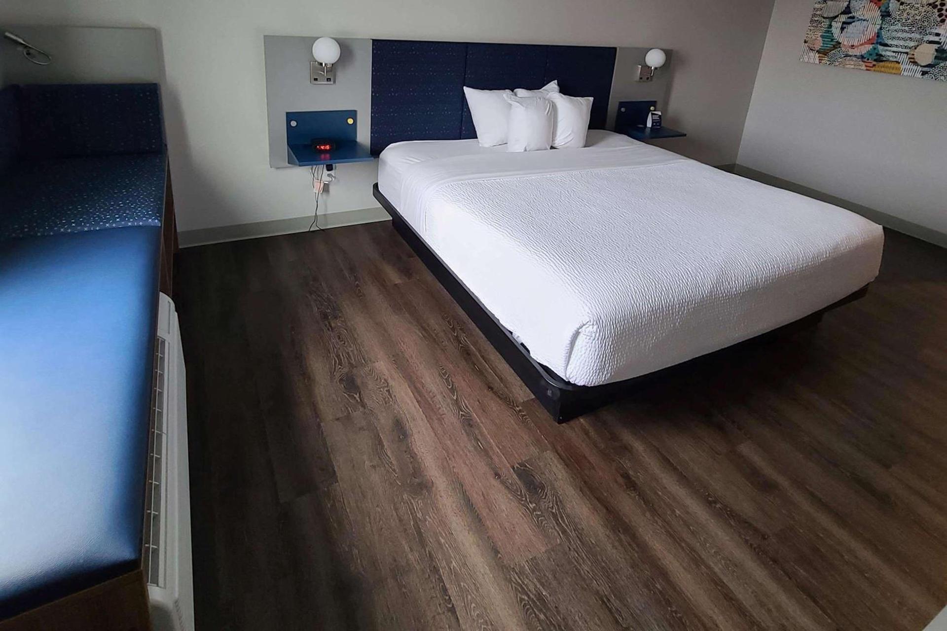 Microtel Inn & Suites by Wyndham Milford photo 9