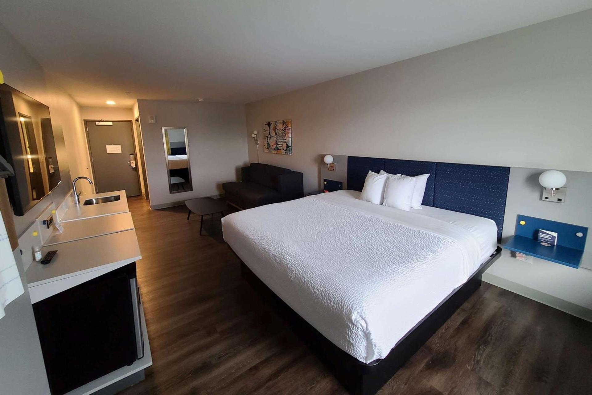 Microtel Inn & Suites by Wyndham Milford photo 13