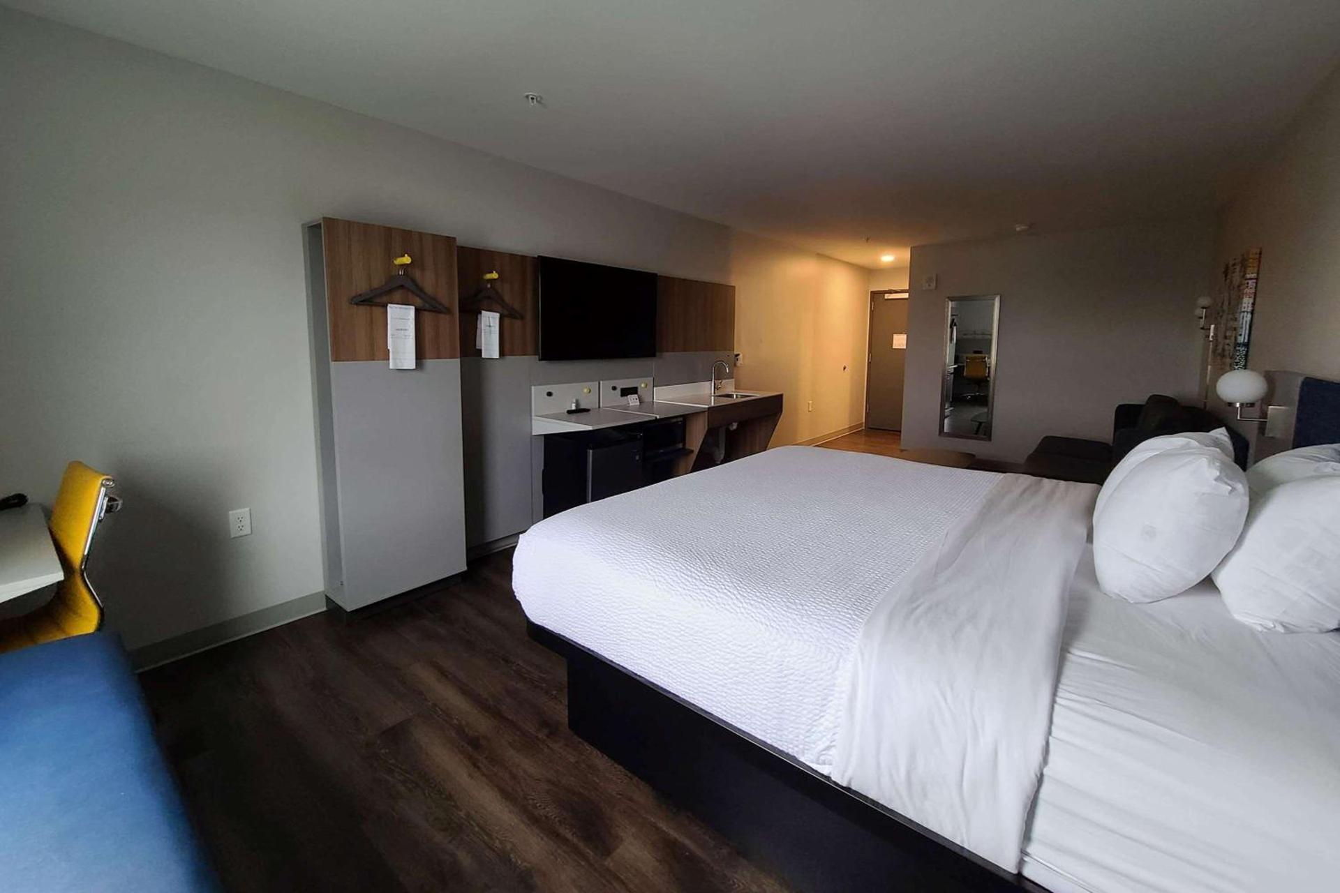 Microtel Inn & Suites by Wyndham Milford photo 14