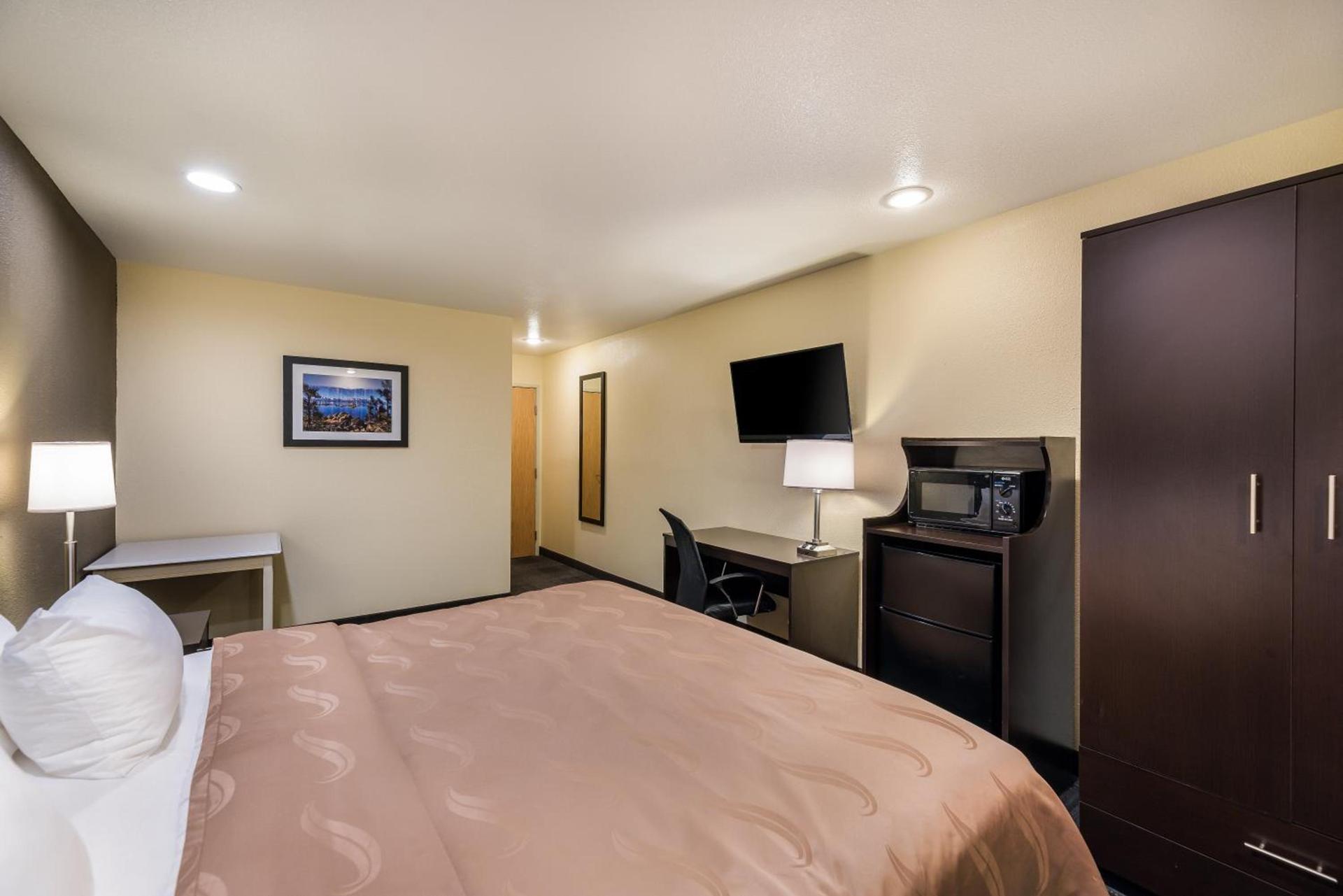 Quality Inn & Suites near NAS Fallon photo 9