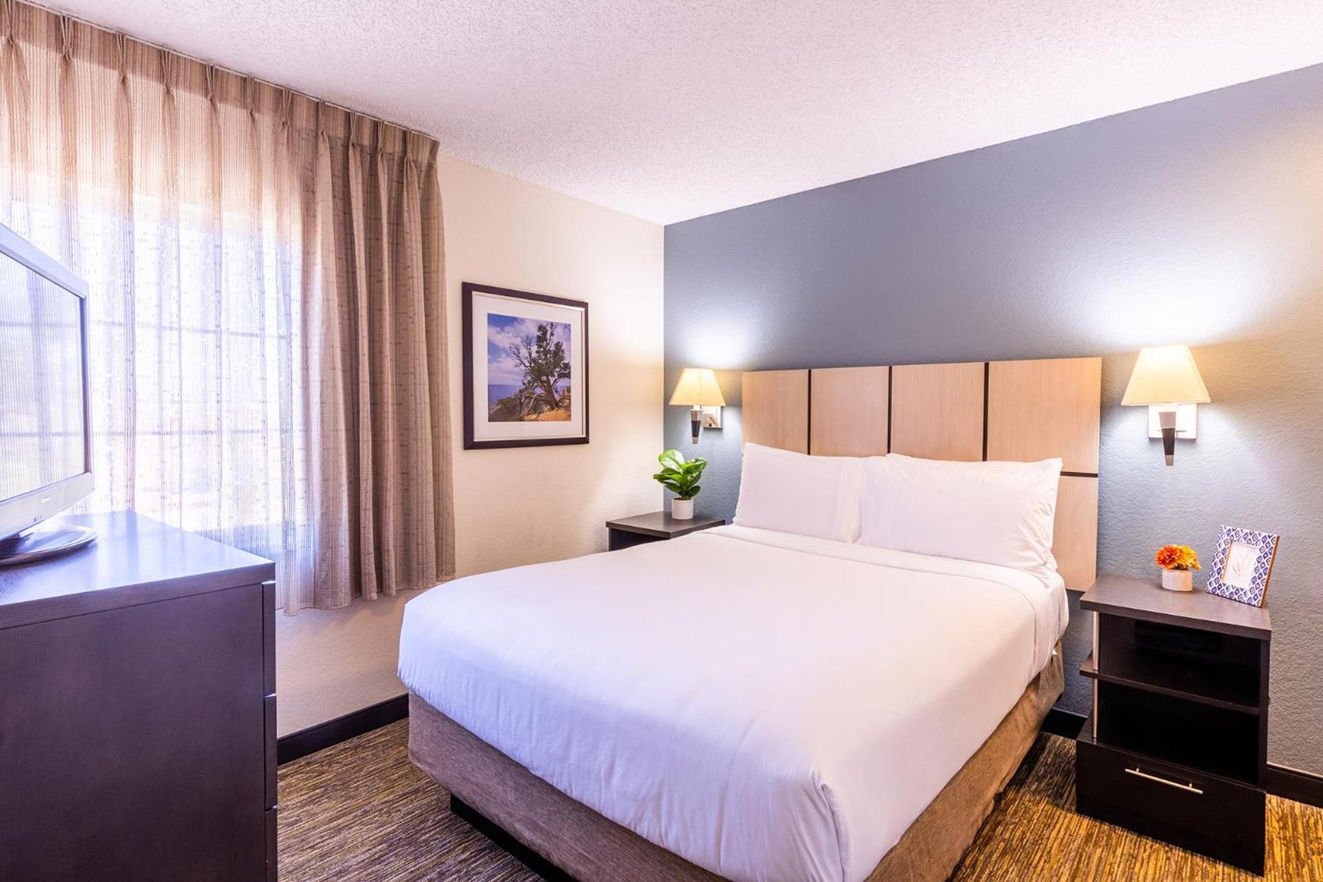 Sonesta Simply Suites Detroit Troy photo 25