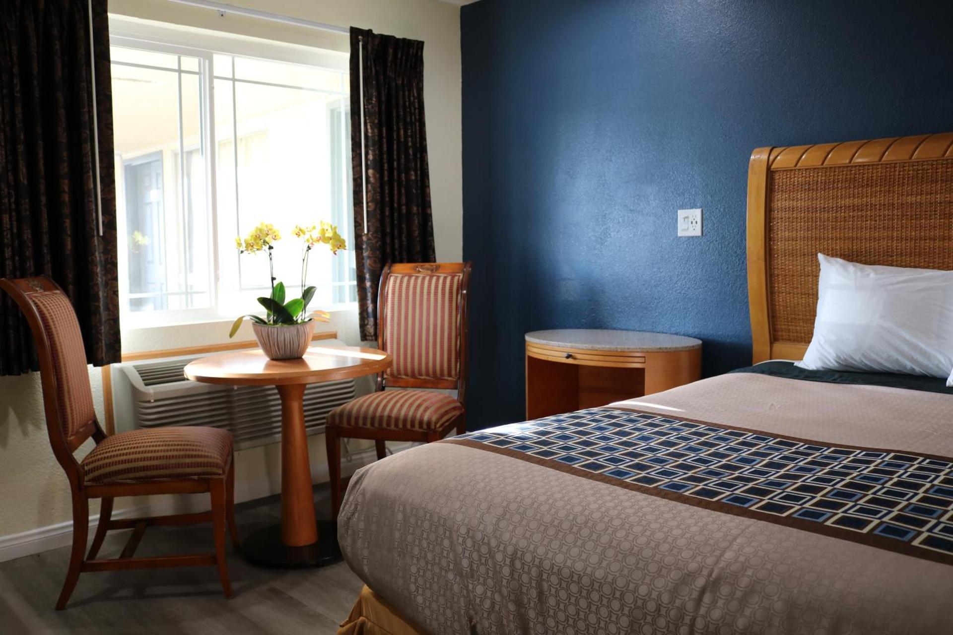 Valli Hi Motel photo 6