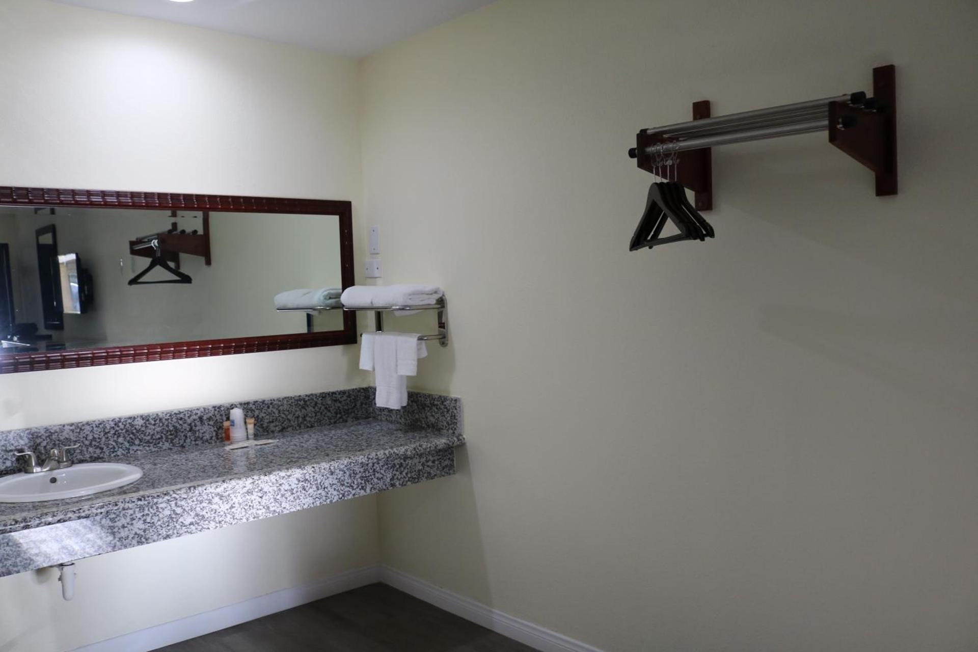 Valli Hi Motel photo 13