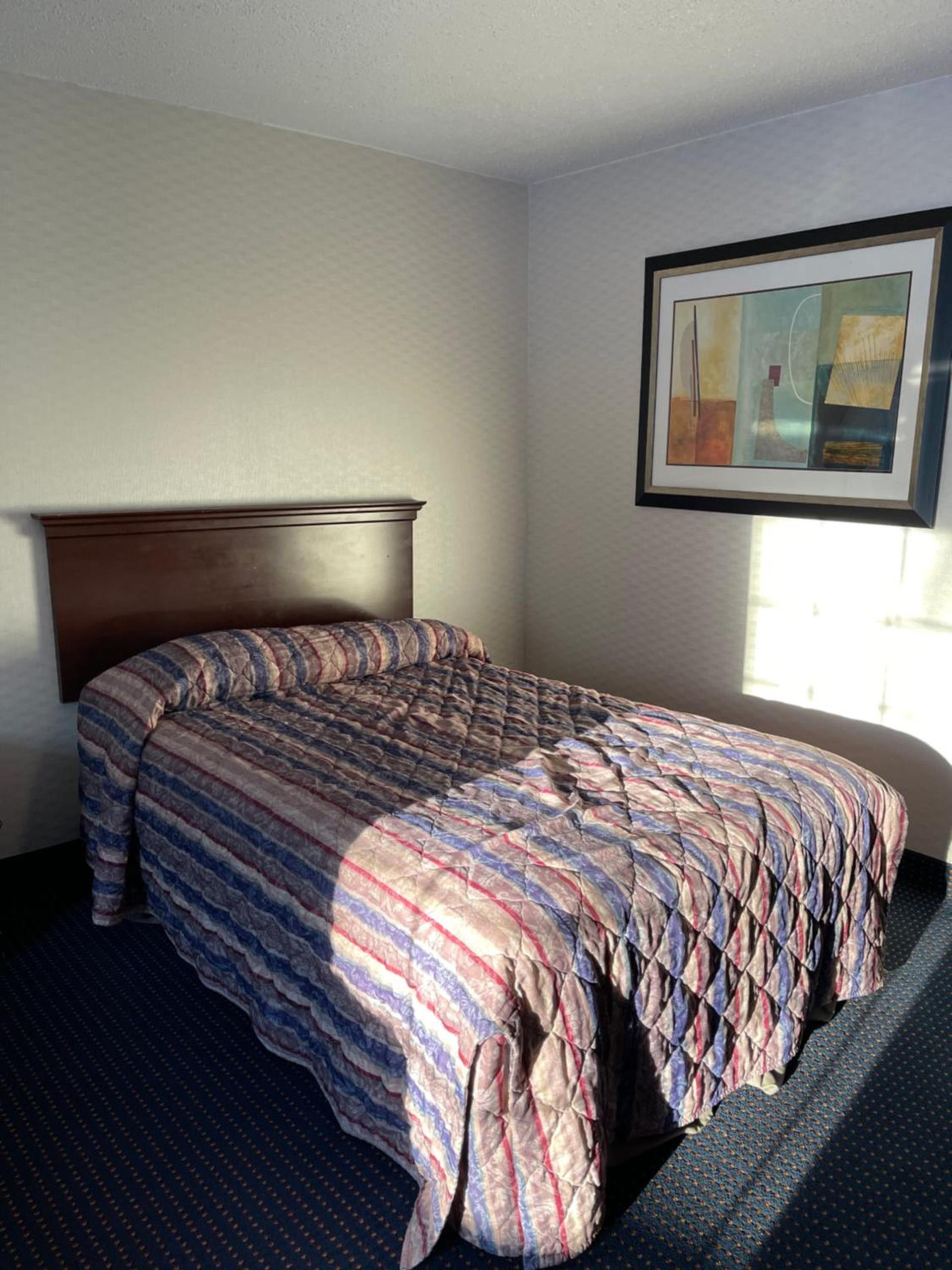 Budget Inn Temple Hills photo 47