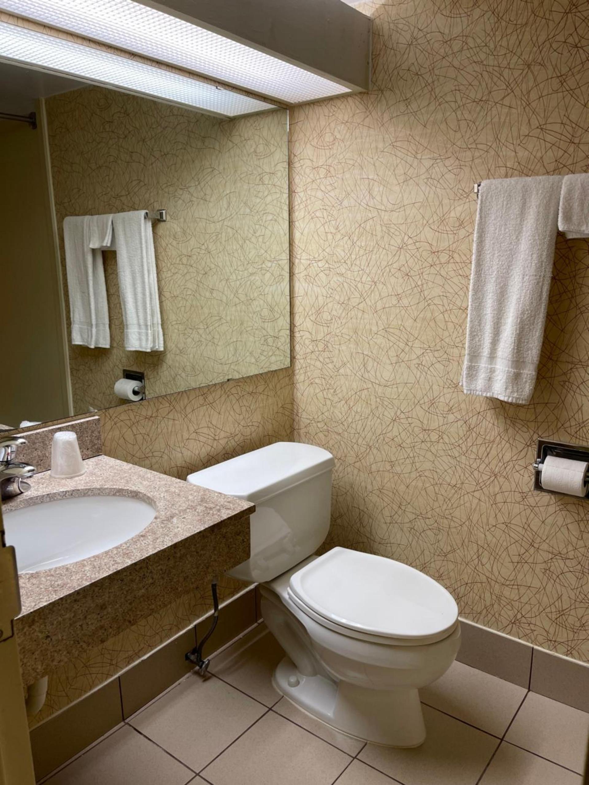 Budget Inn Temple Hills photo 20