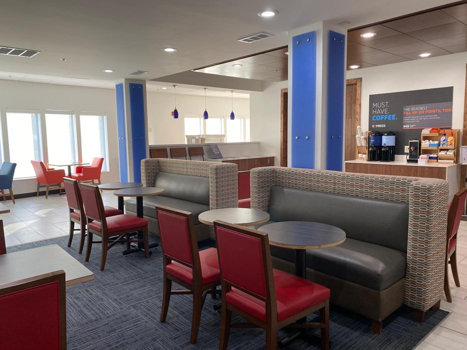 Holiday Inn Express Hotel & Suites Logansport by IHG photo 65