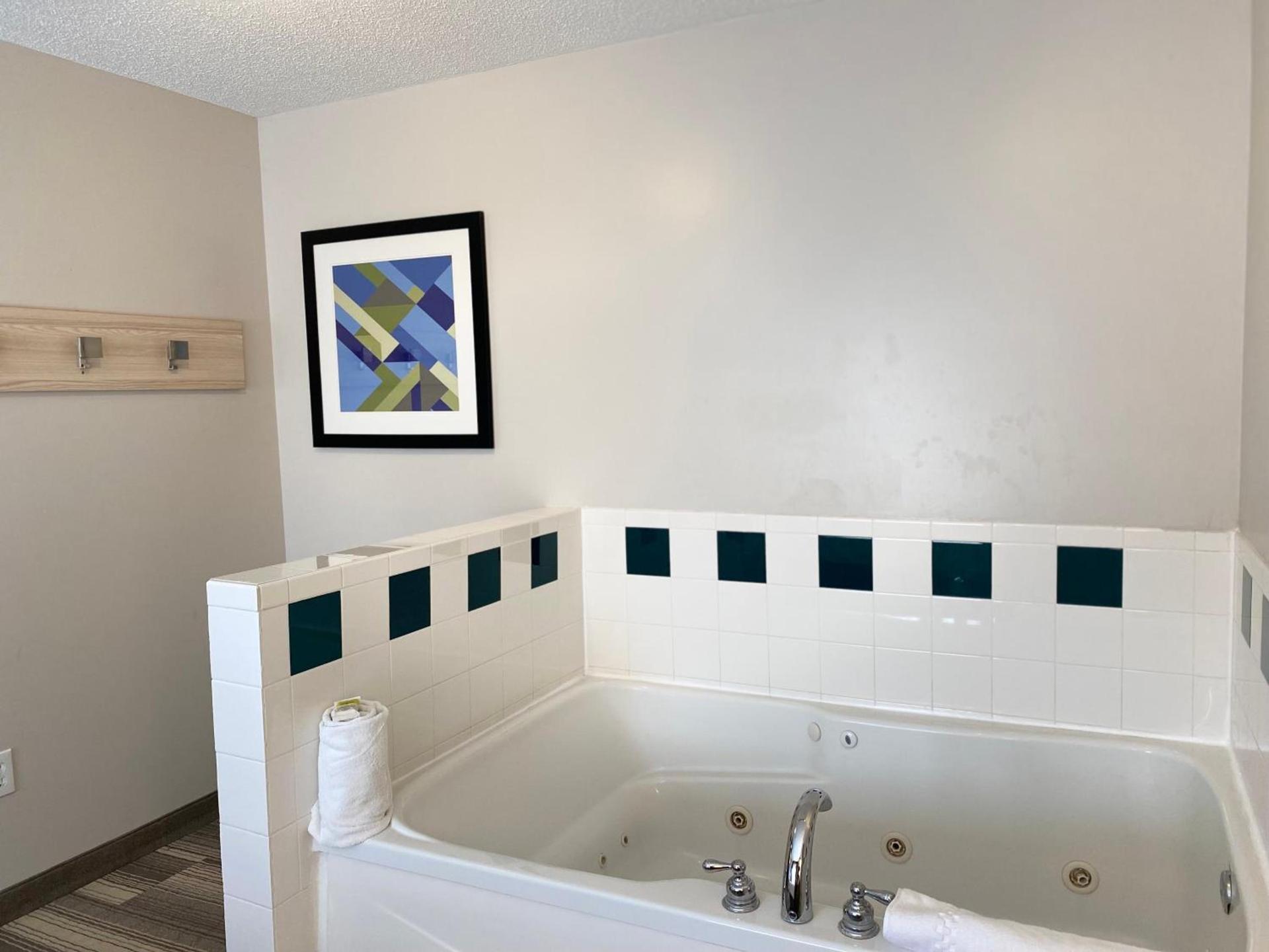 Holiday Inn Express Hotel & Suites Logansport by IHG photo 68