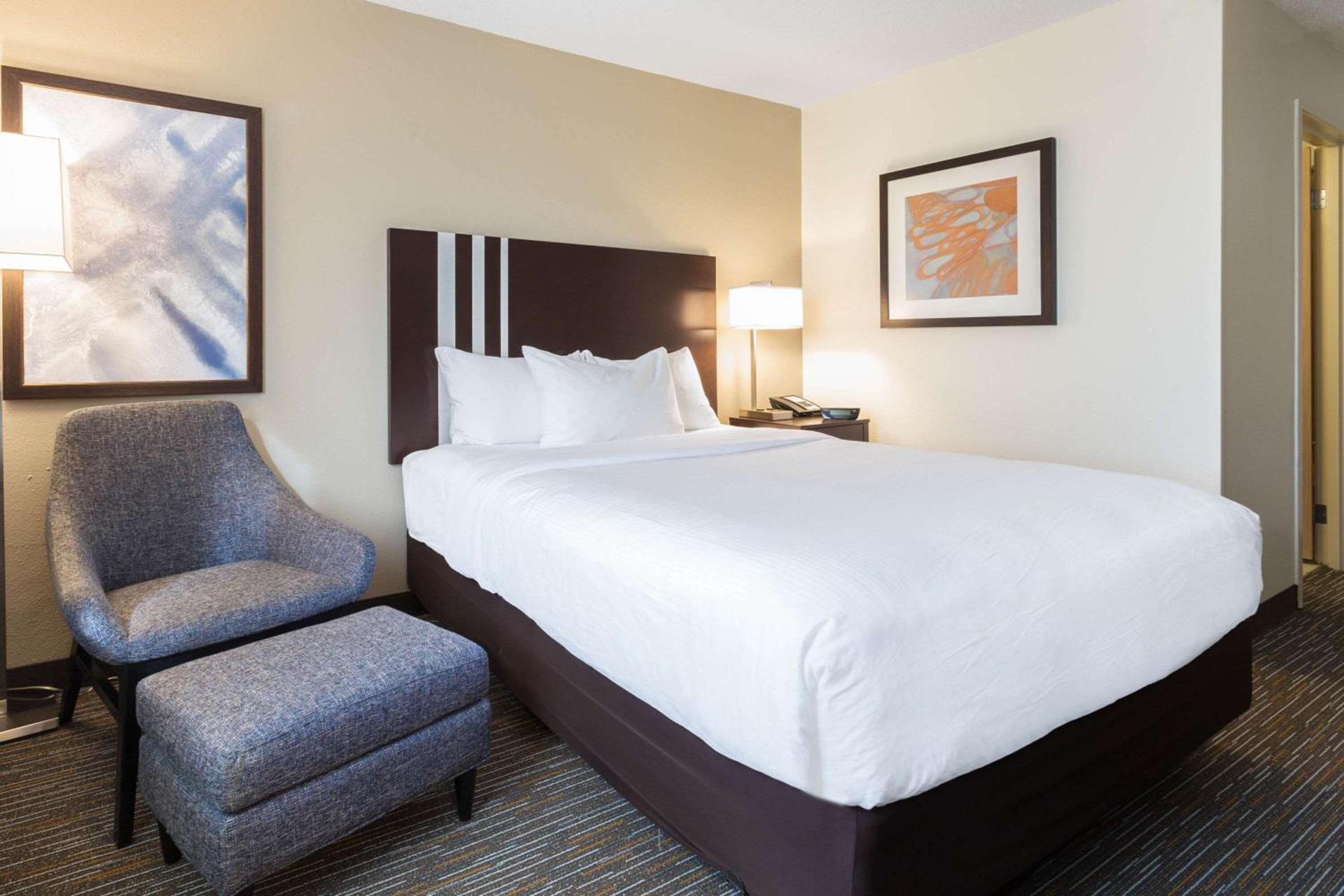 Wingate by Wyndham Gurnee photo 17
