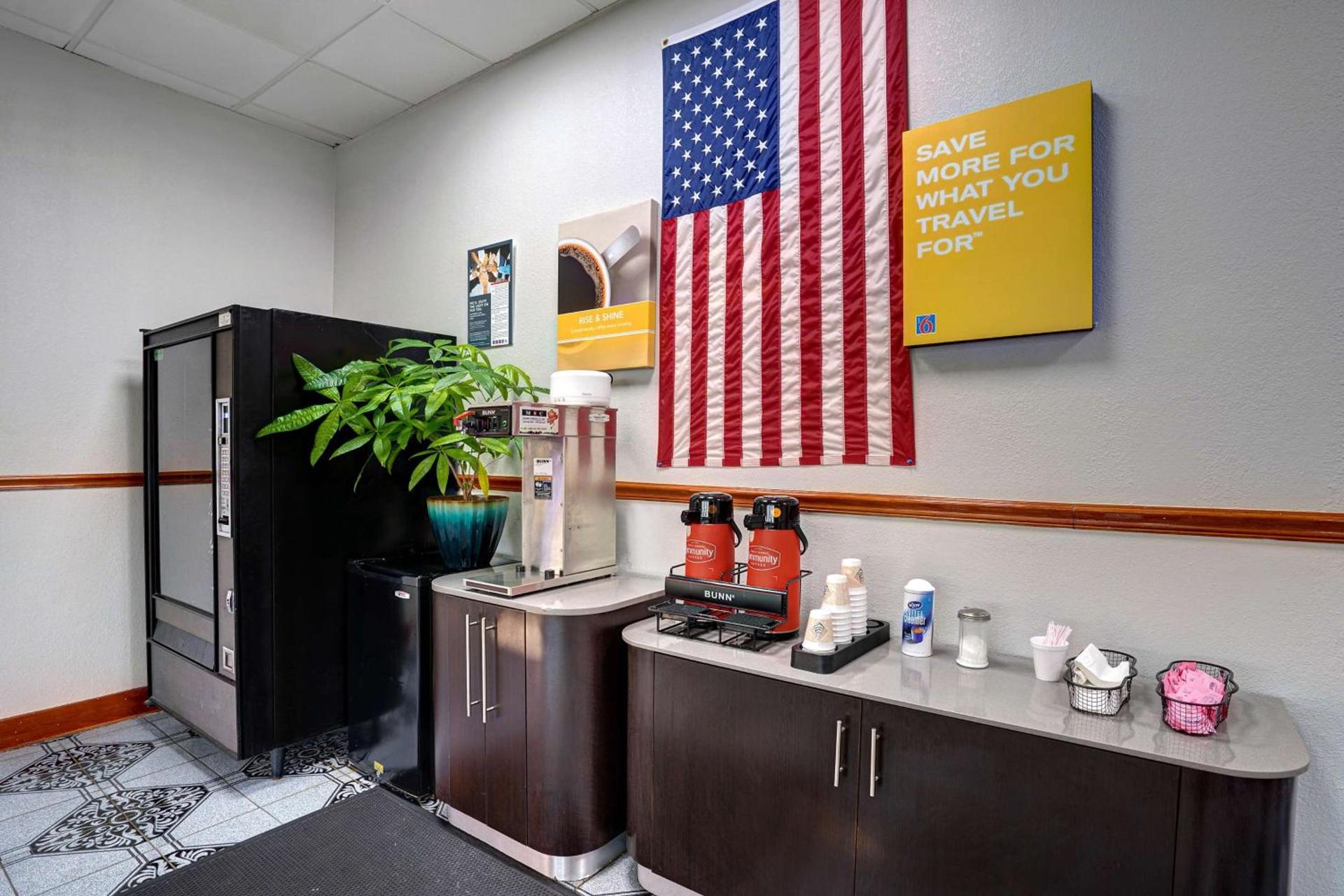Motel 6 Burlington photo 23