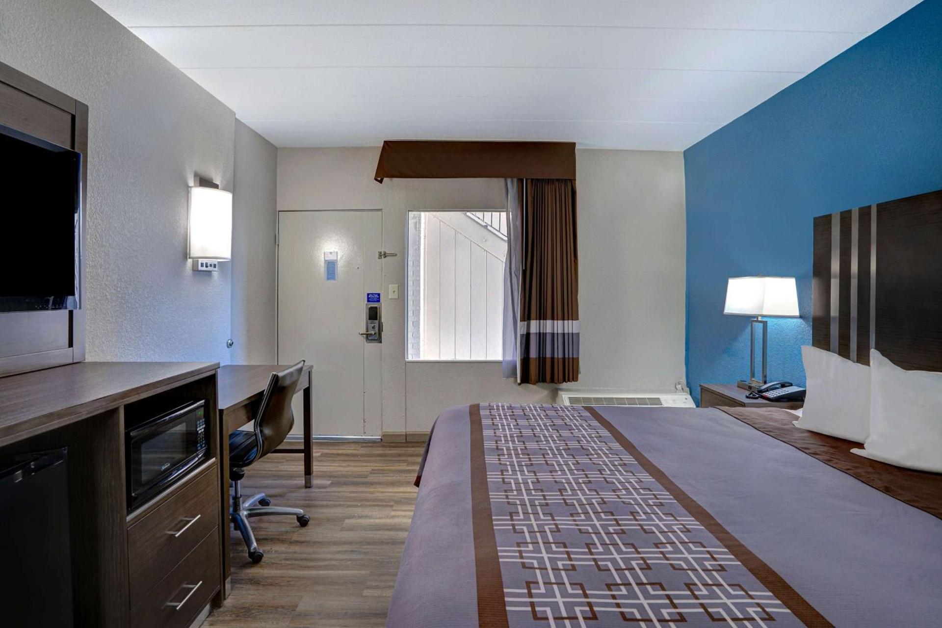 Motel 6 Burlington photo 5