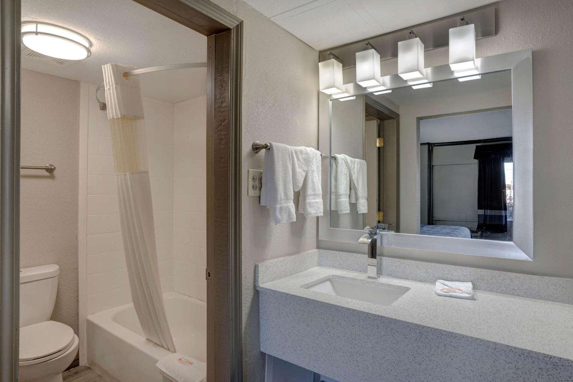 Motel 6 Burlington photo 21