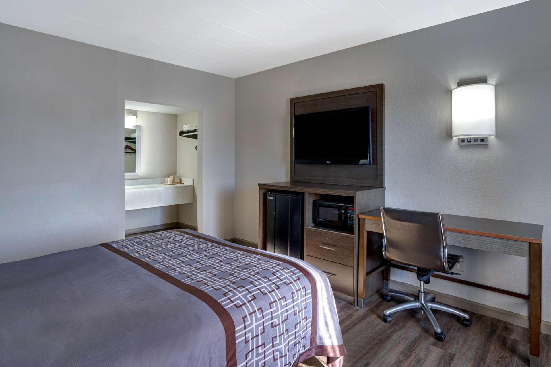 Motel 6 Burlington photo 19