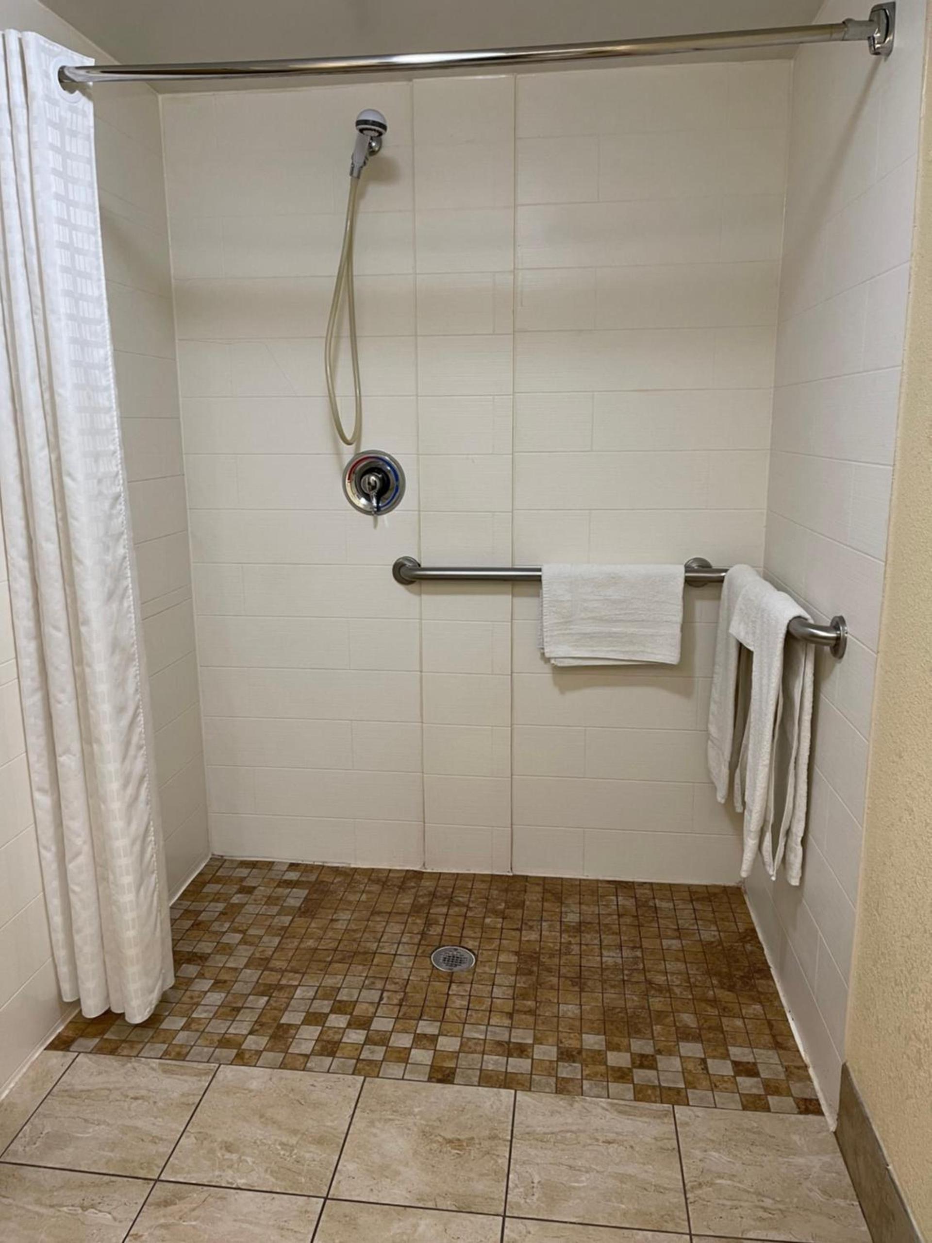 Budget Inn Temple Hills photo 55