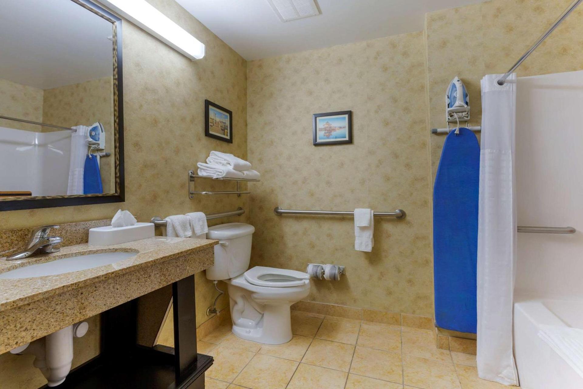 Comfort Inn & Suites Cambridge photo 8