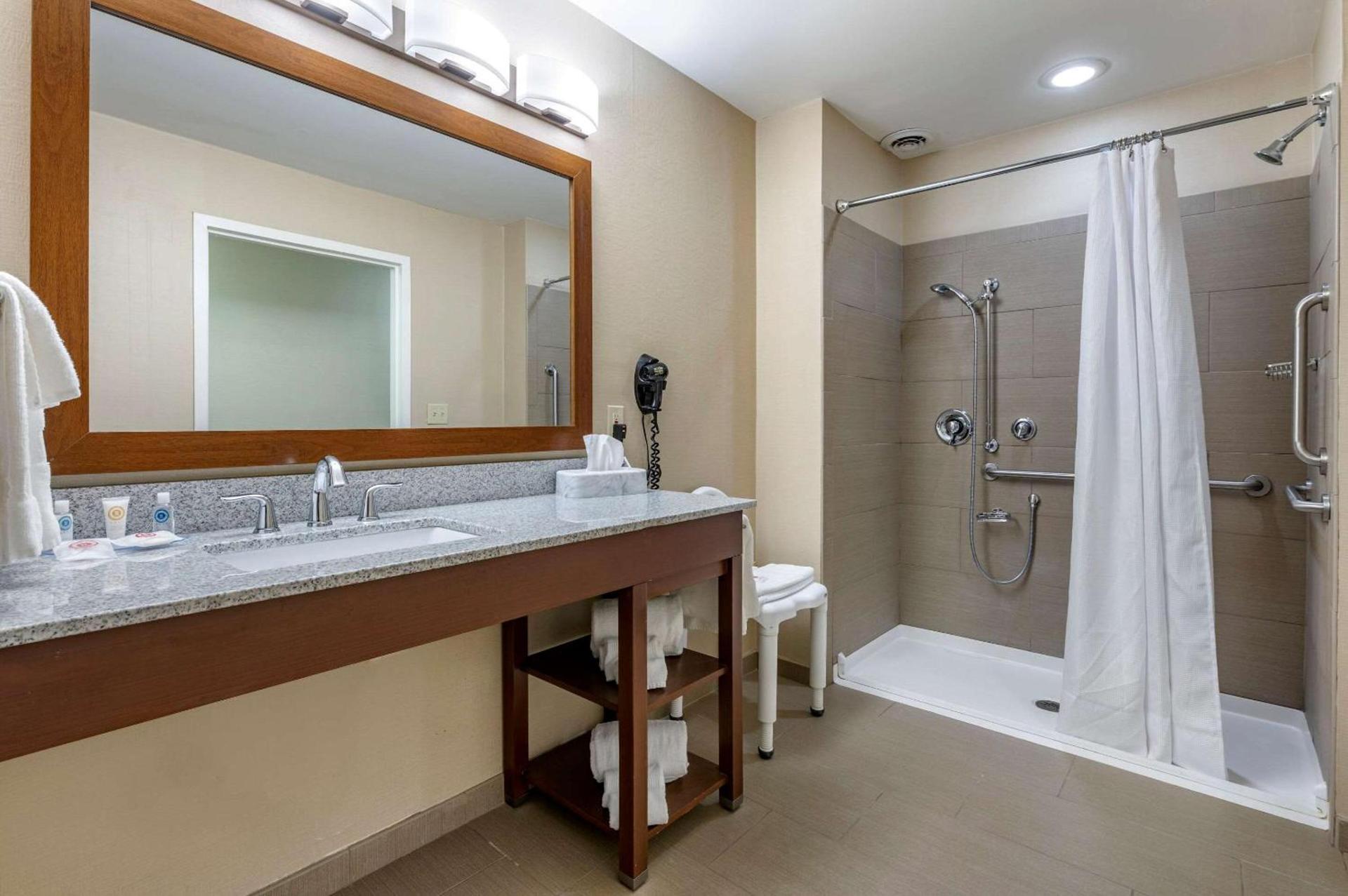 Comfort Inn & Suites Northern Kentucky photo 13