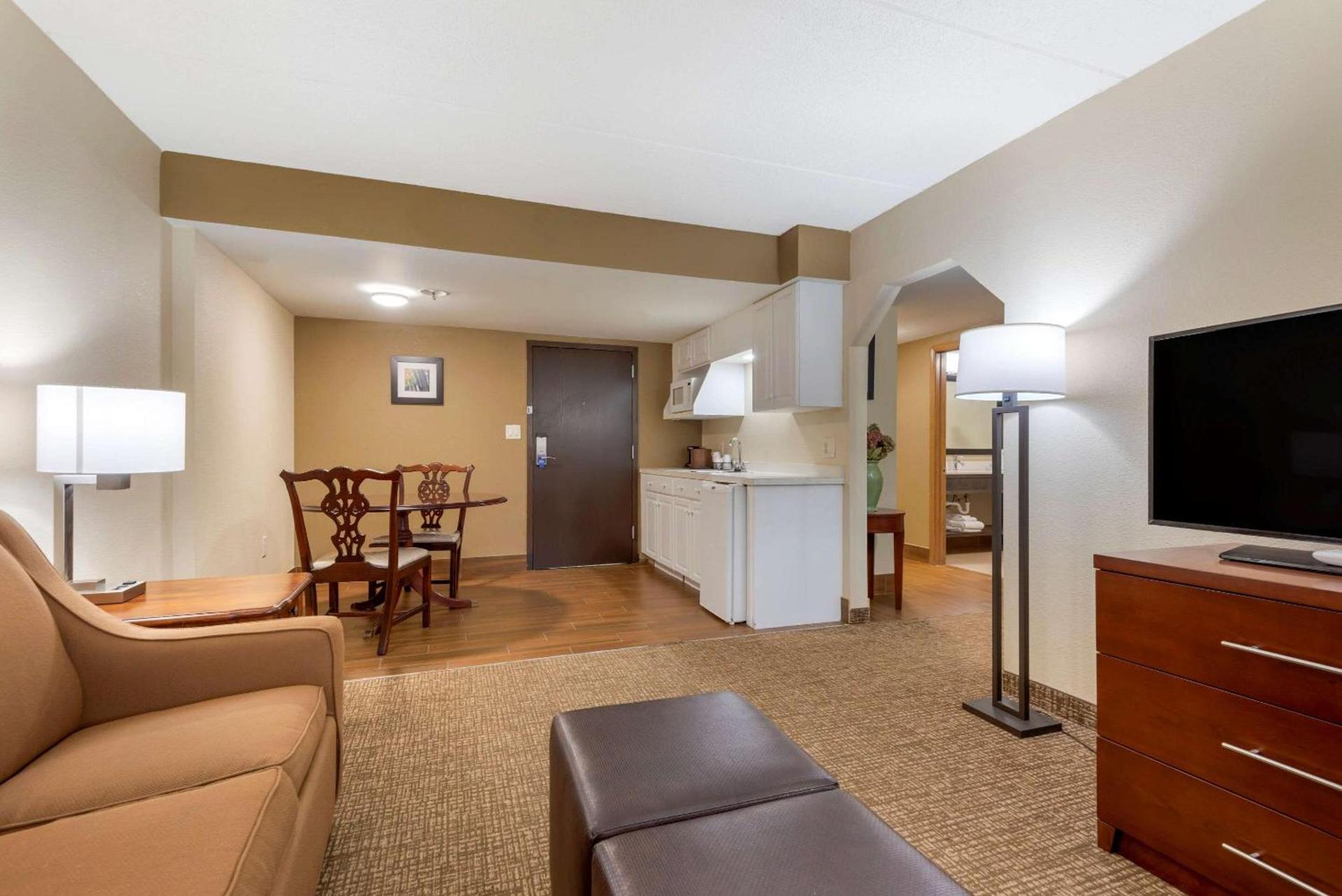 Comfort Inn Binghamton I-81 photo 23