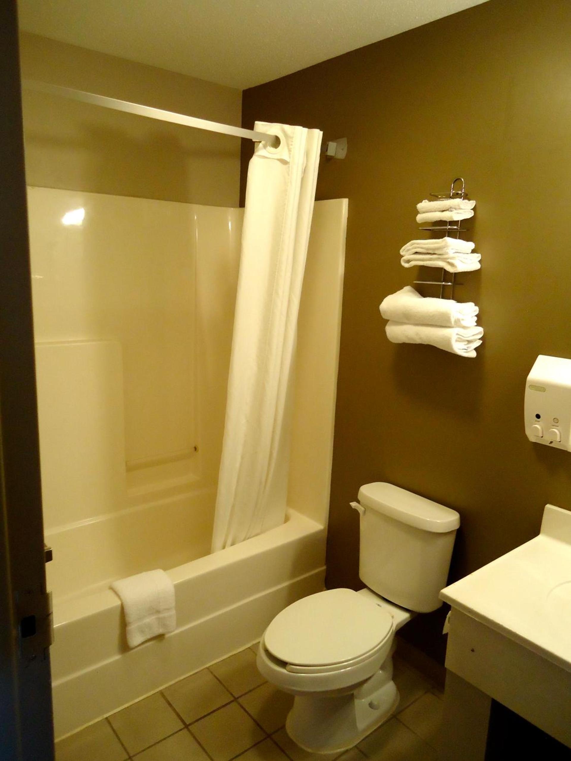 Super 8 by Wyndham Niagara Falls photo 27