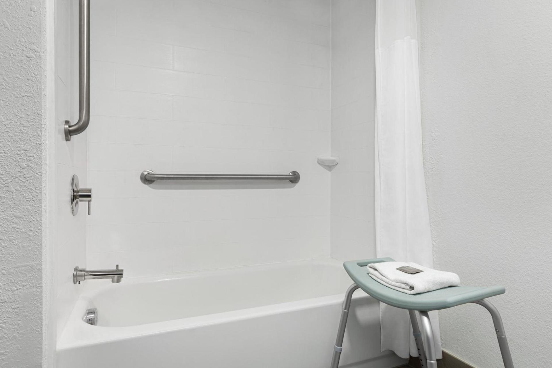 Country Inn & Suites by Radisson, Dunn I-95 photo 27